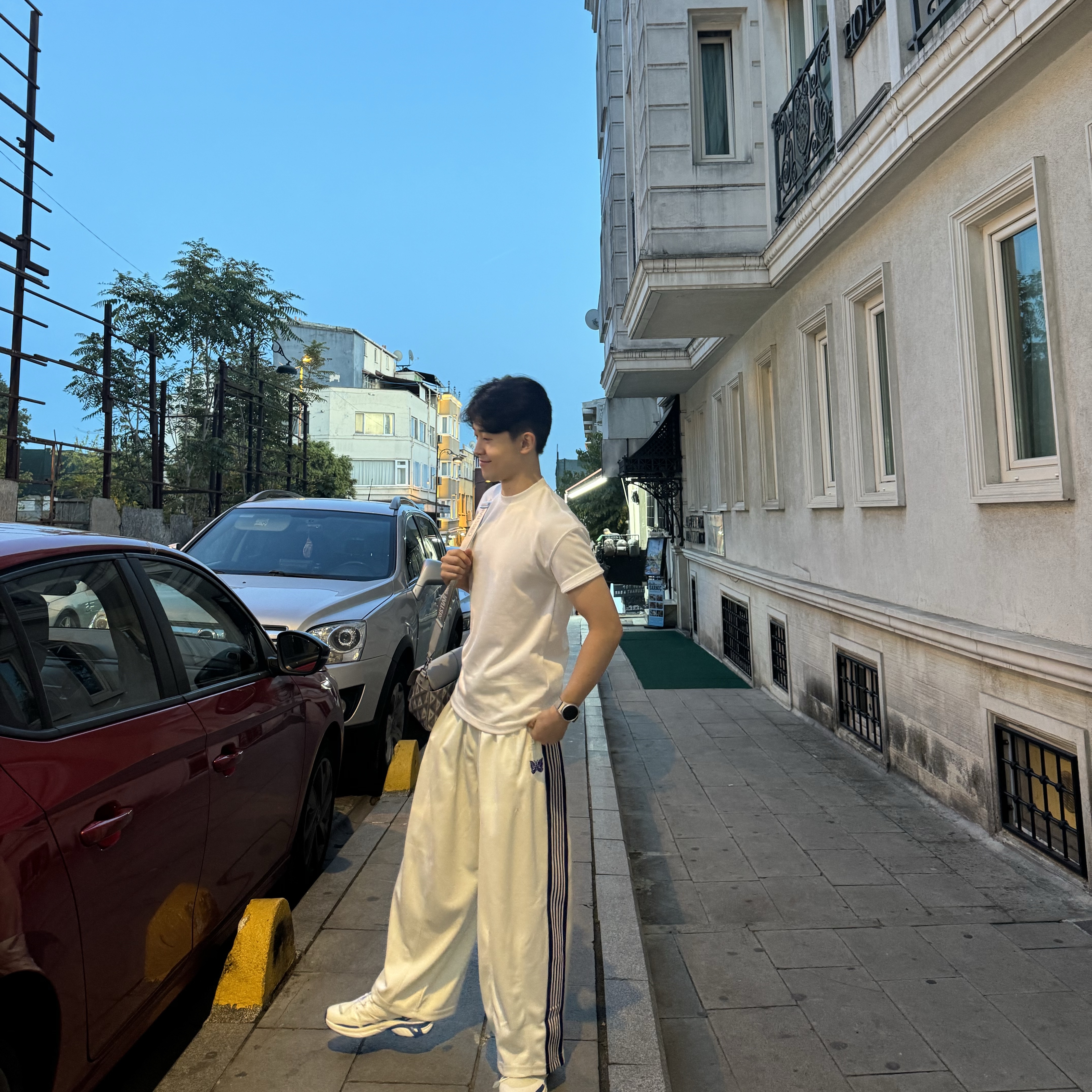 Needles H.D. Track Pants Poly Smooth White Purple, Salomon x JJJJound XT-Wings 2 White Lapis Blue 착용 스타일