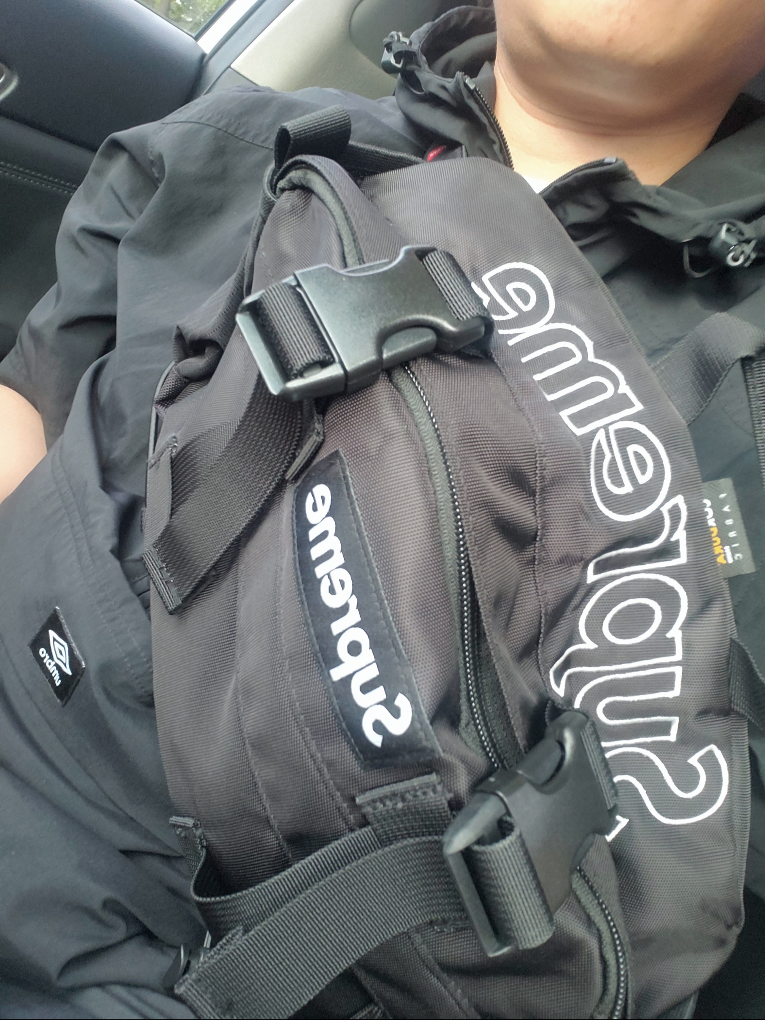 Supreme Waist Bag Black - 19FW 착용 스타일 - 3