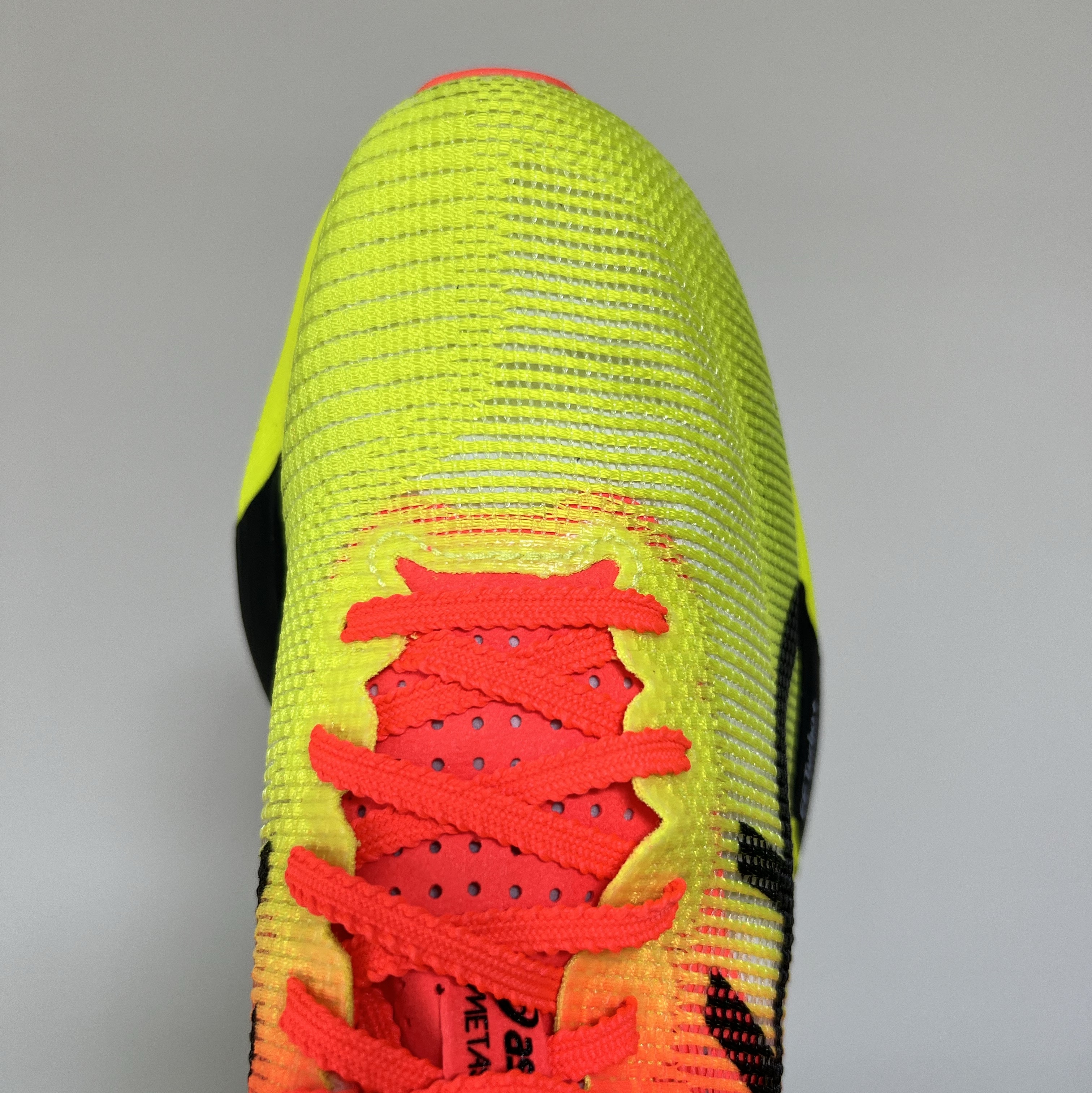 Asics Metaspeed Sky Paris Safety Yellow Black 착용 스타일 - 4