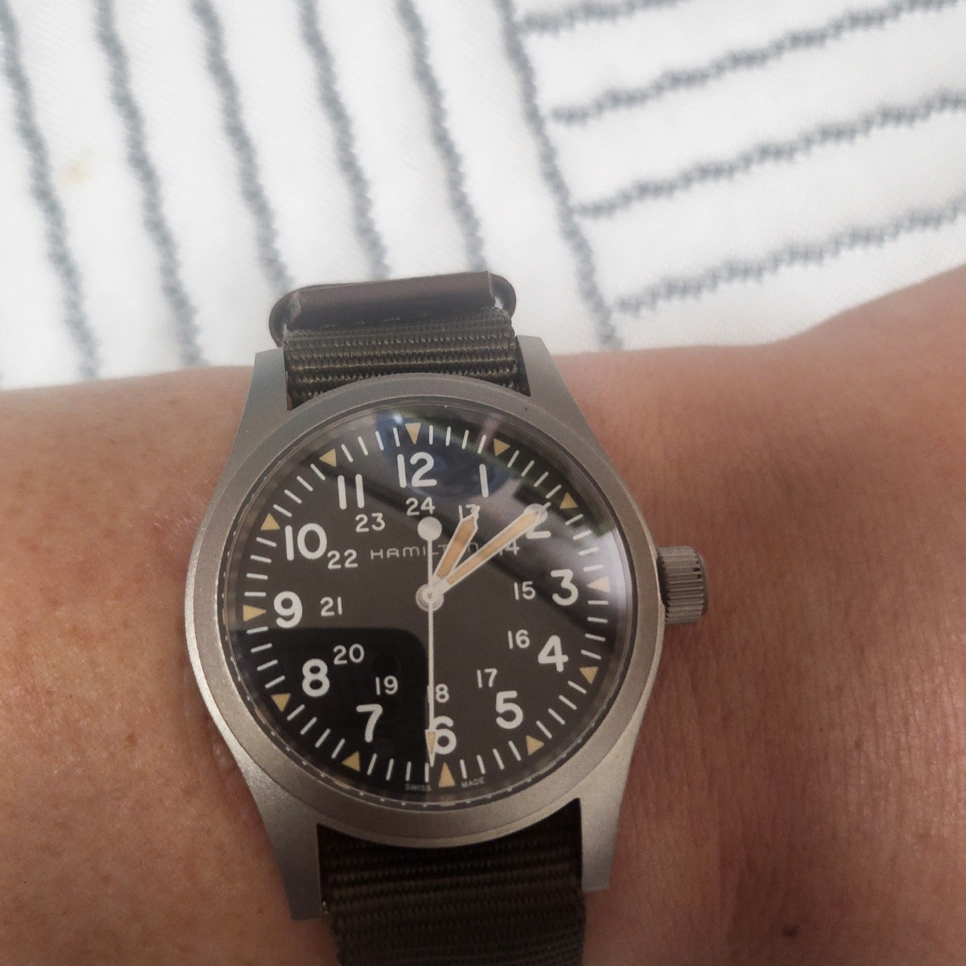 Hamilton Khaki Field Mechanical 38mm Nato Strap Green Black 착용 스타일