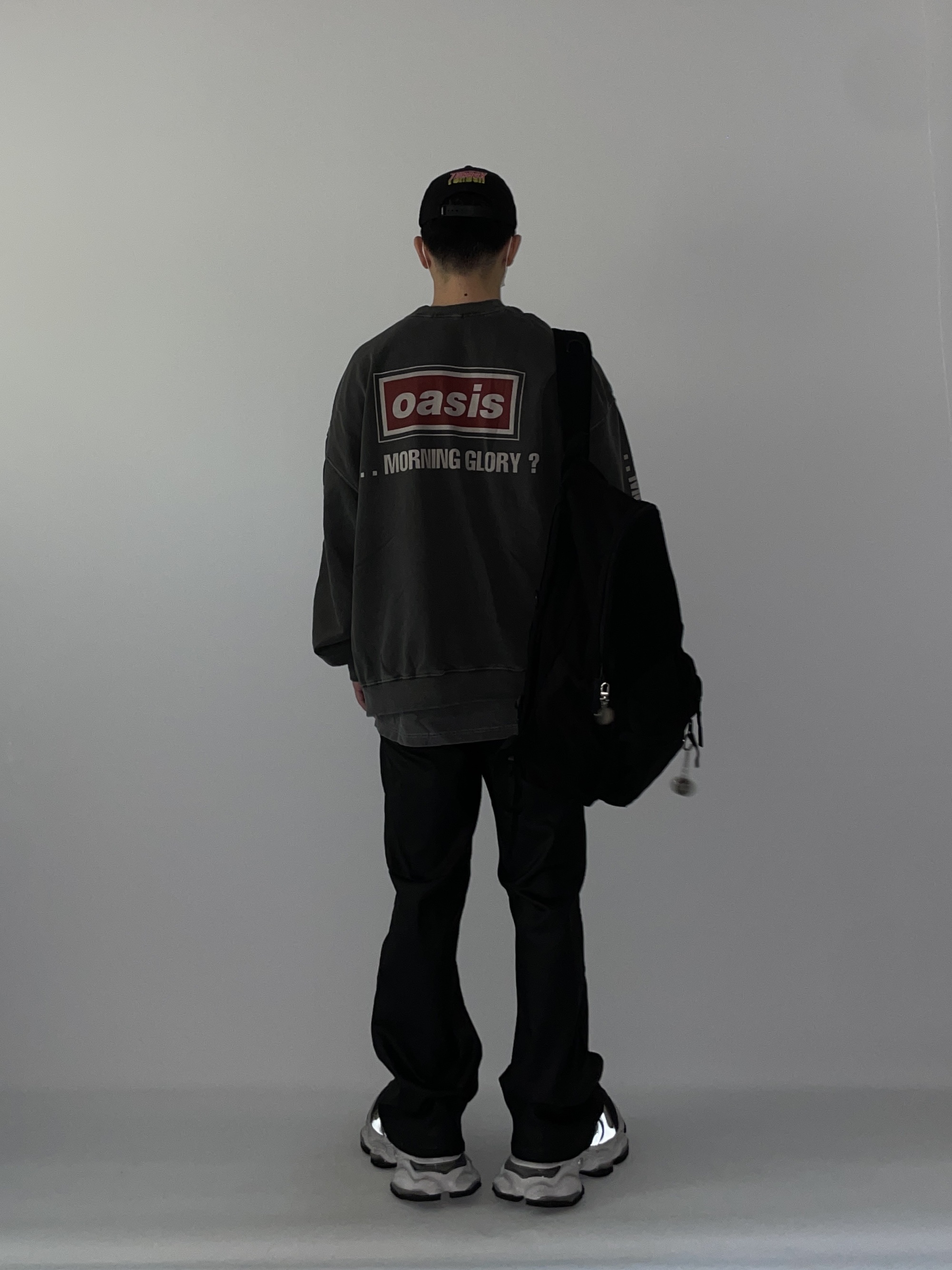 Balenciaga Cargo Sneakers White Grey 착용 스타일 - 4