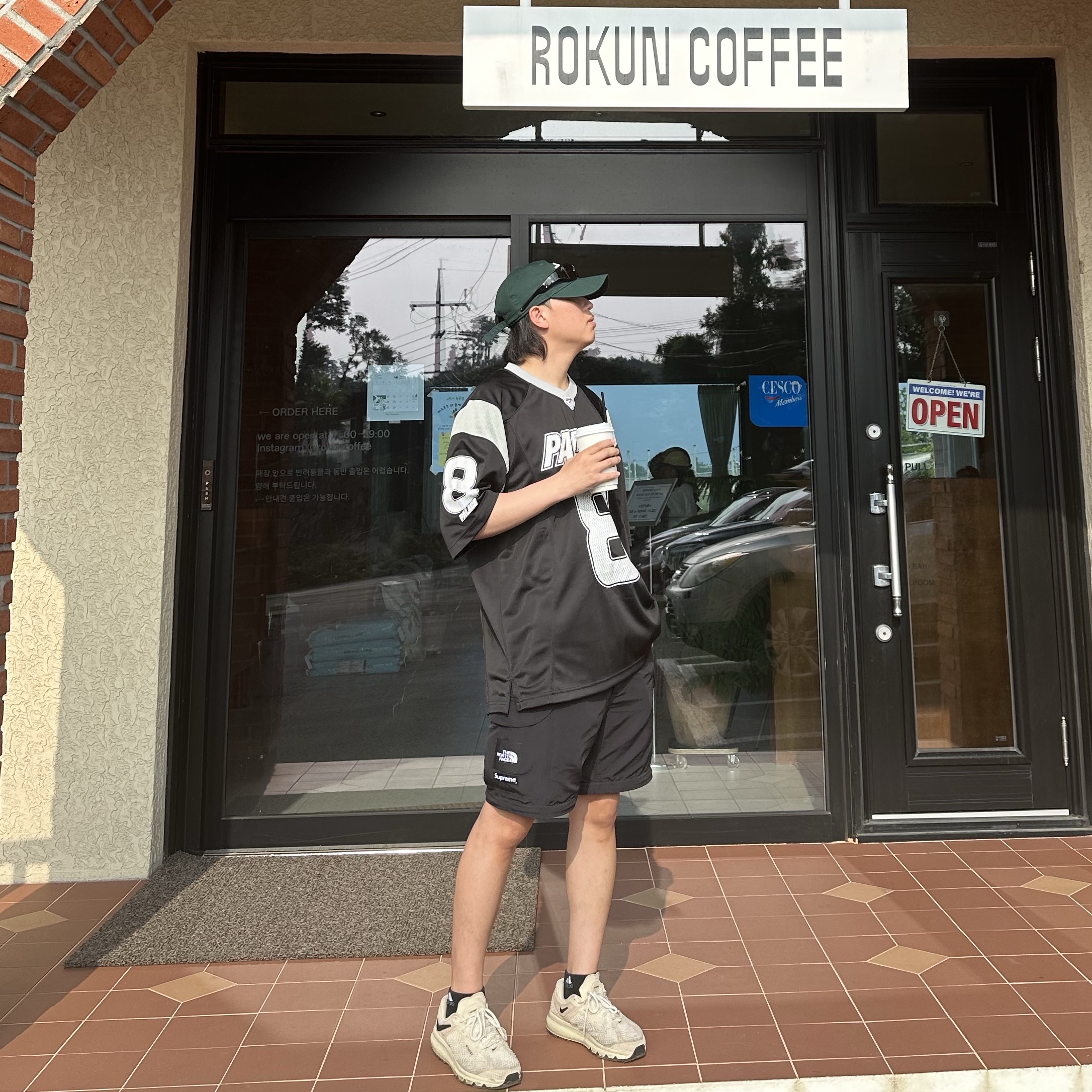 Palace Mesh Team Jersey Black - 24SS, Stussy Basic New Era 9Twenty Cap Dark Green 착용 스타일
