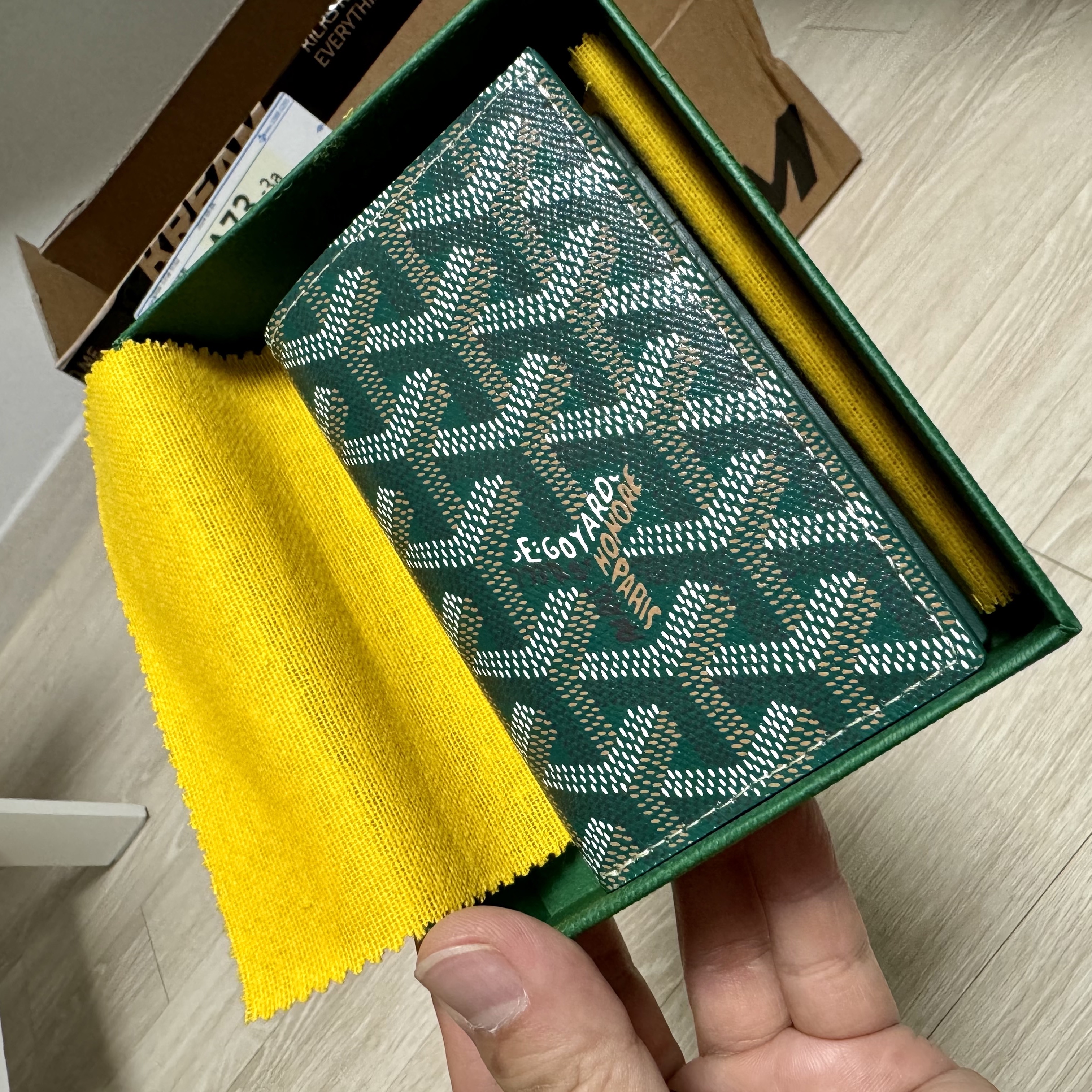 Goyard Saint Pierre Card Holder Green 착용 스타일 - 3