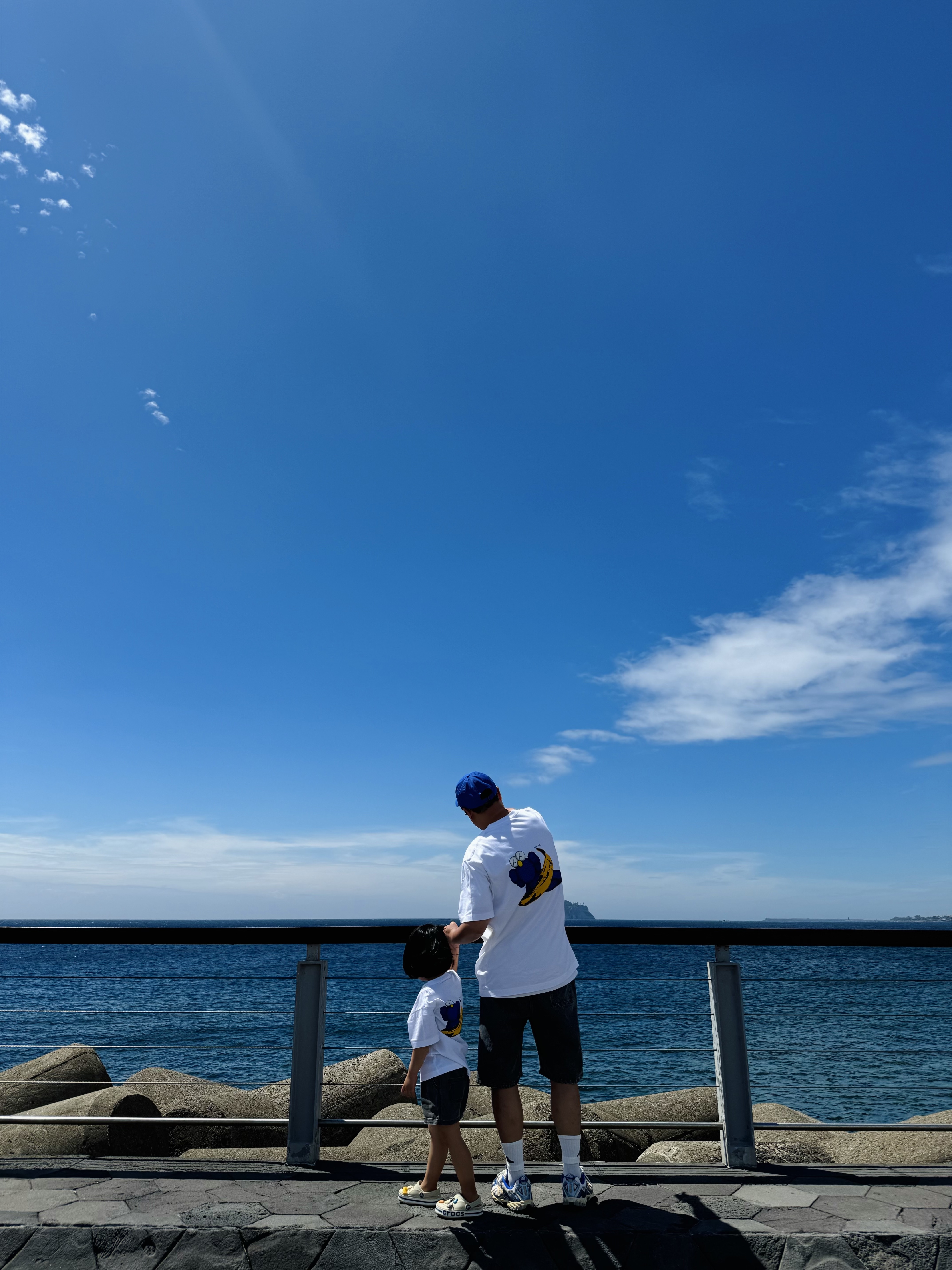Uniqlo UT x Kaws x Warhol S/S Graphic T-Shirt A White, Nike Club Unstructured Futura Washed Cap Game Royal 착용 스타일 - 2