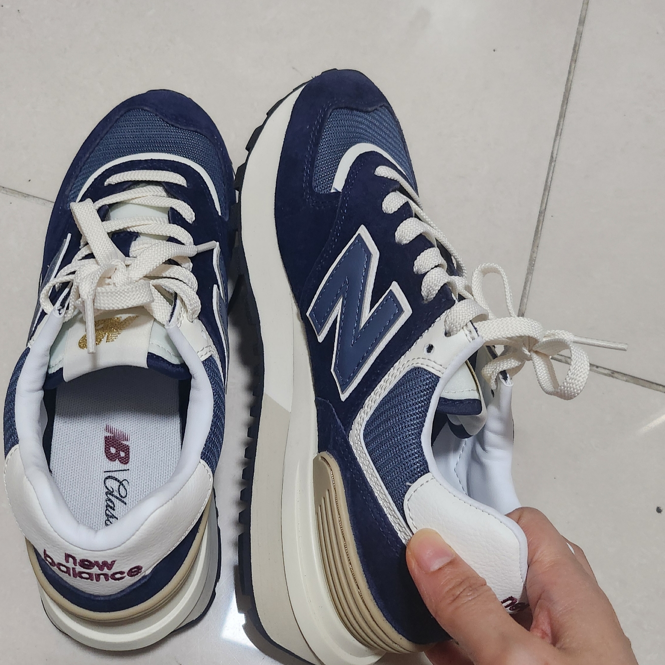 New Balance 574 Legacy Navy 착용 스타일 - 1