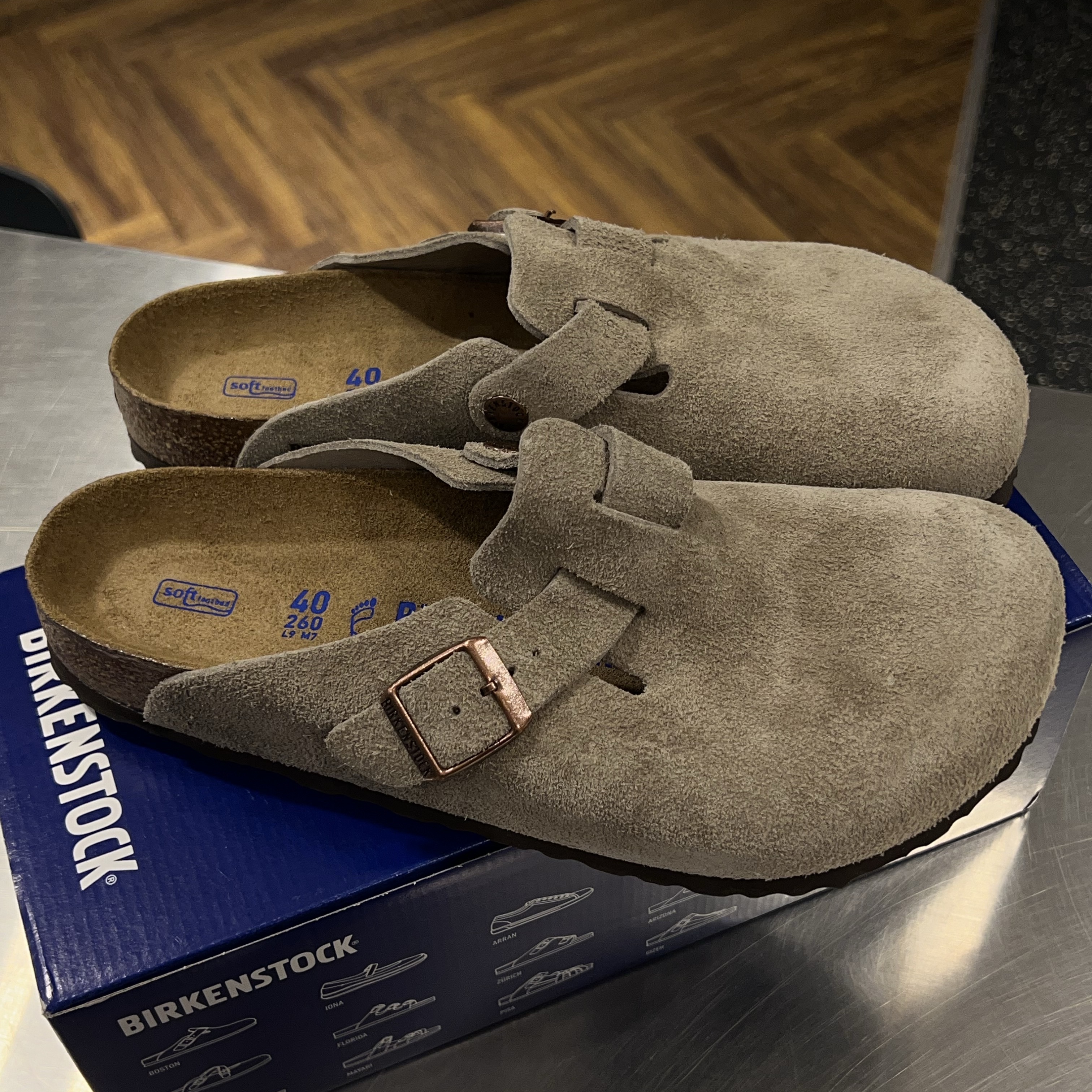 Birkenstock Boston Soft Footbed Taupe - Regular 착용 스타일 - 2