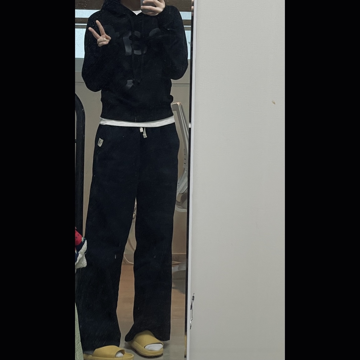 [KREAM 단독] Safarispot Women 1/2 Basic Safari Hoodie Black 착용 스타일