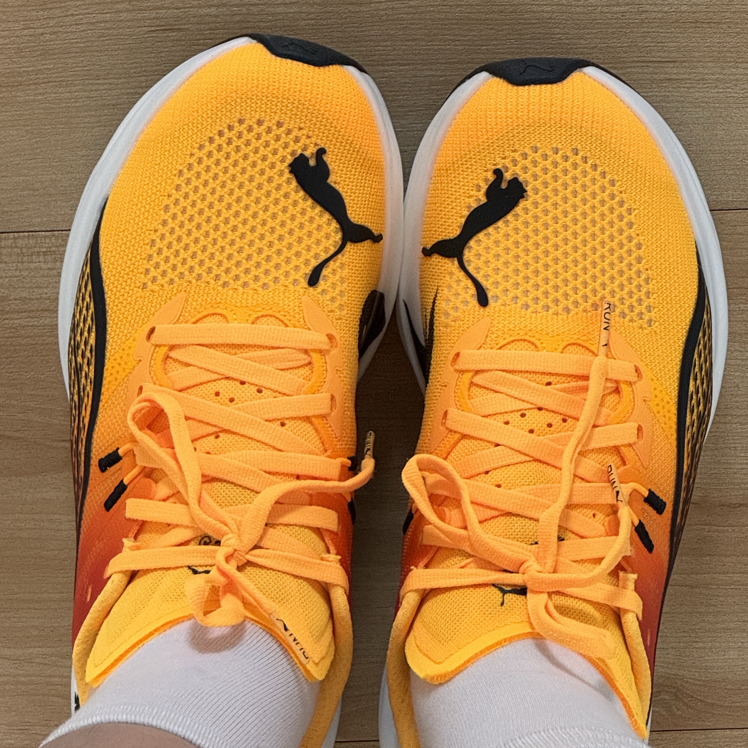 Puma Deviate Nitro 3 Fade Sun Stream Sunset Glow 착용 스타일 - 2