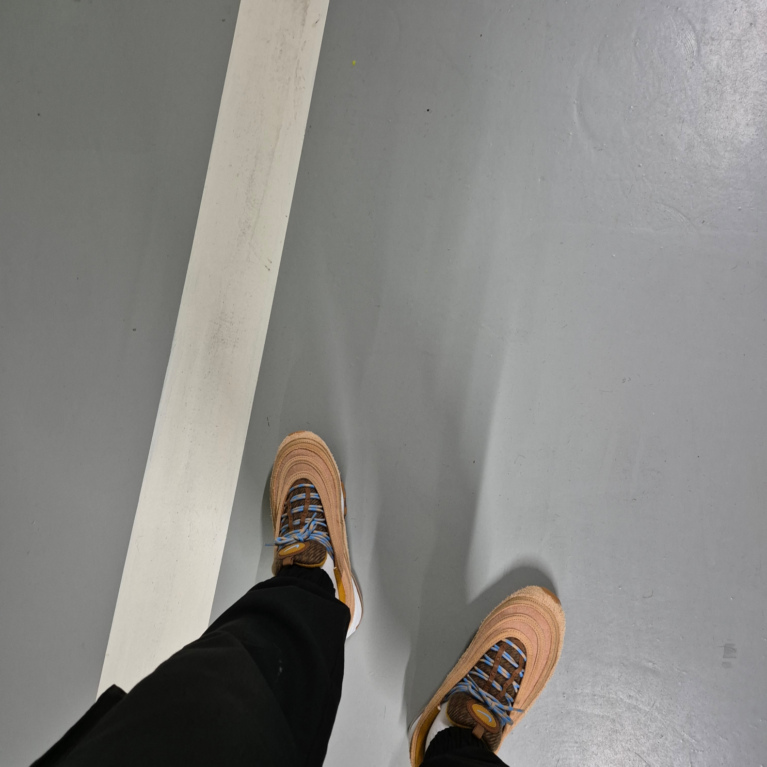 Nike Air Max 97 SE Praline Desert Ochre 착용 스타일