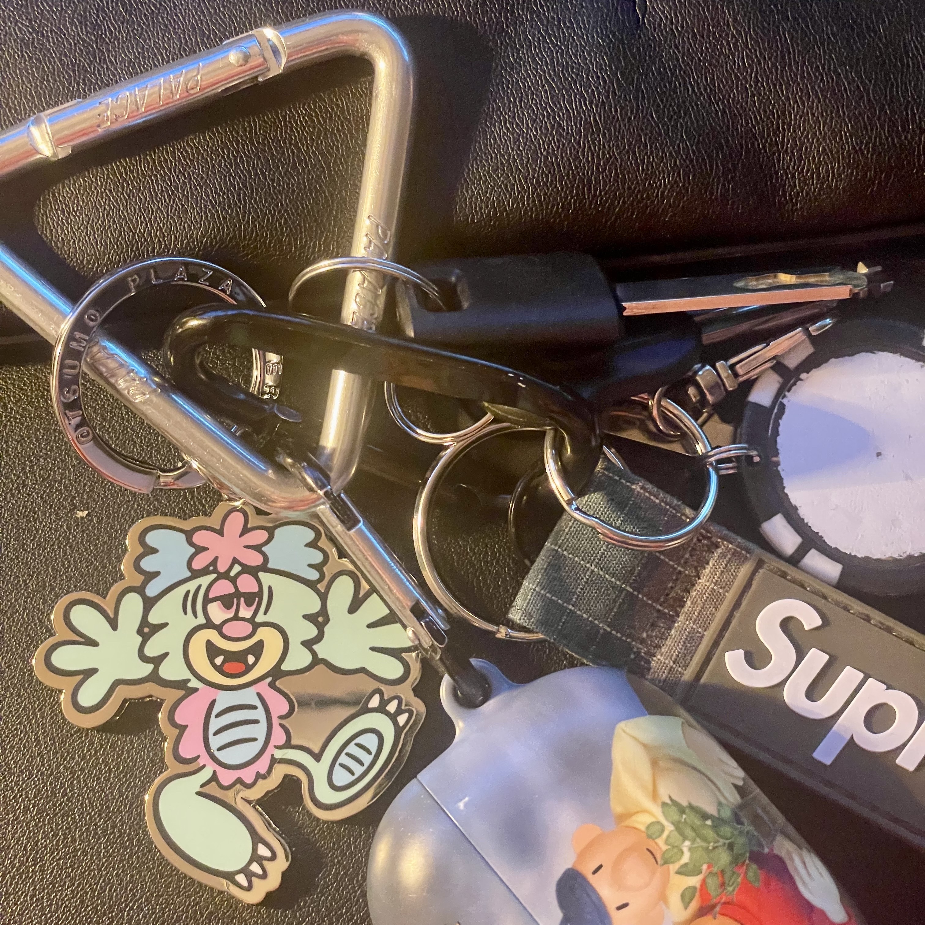 Verdy Otsumo Plaza Key Charm Visty Silver - Otsumo Plaza Exclusive 착용 스타일