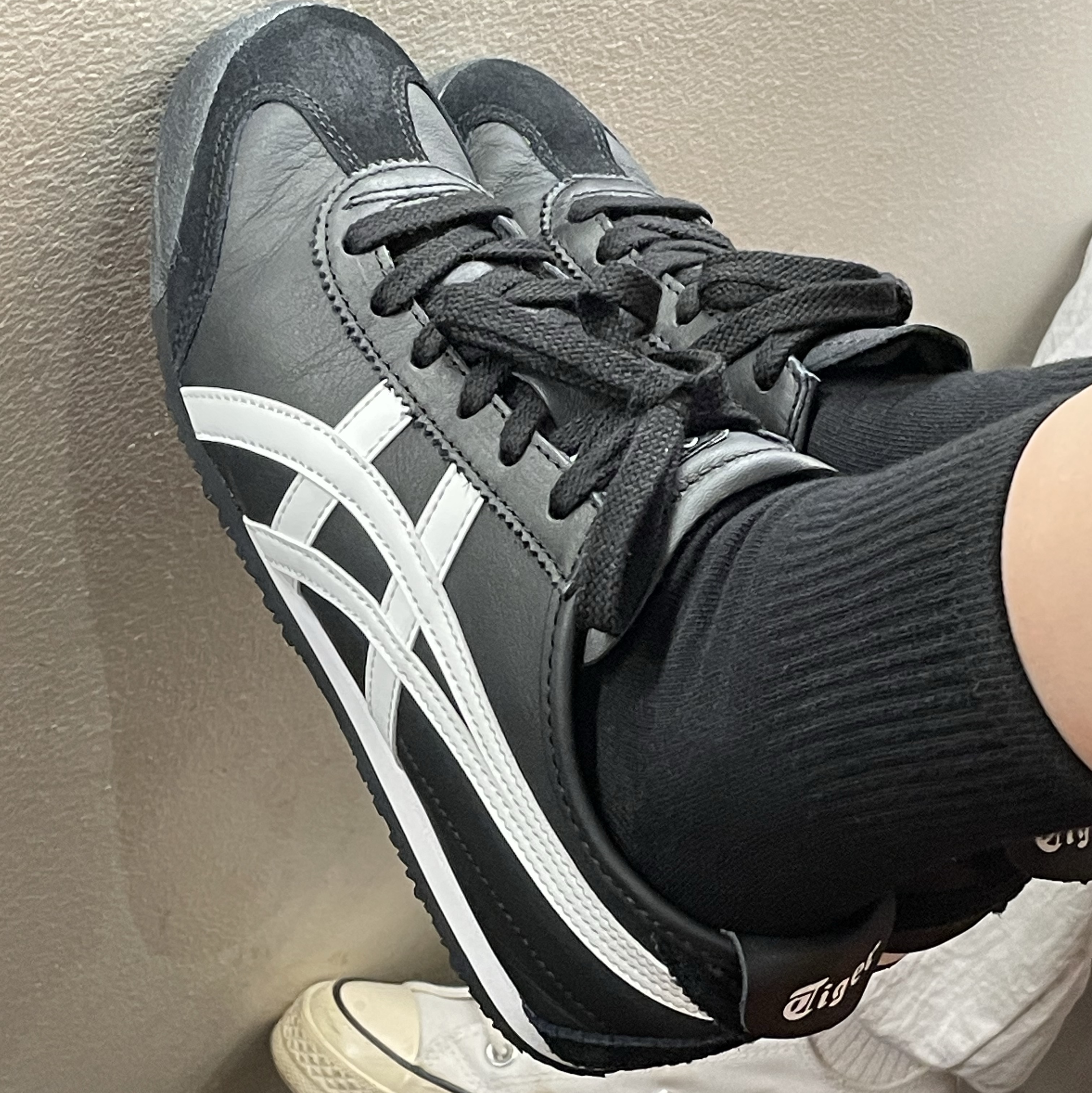 Onitsuka Tiger Mexico 66 Black White 착용 스타일