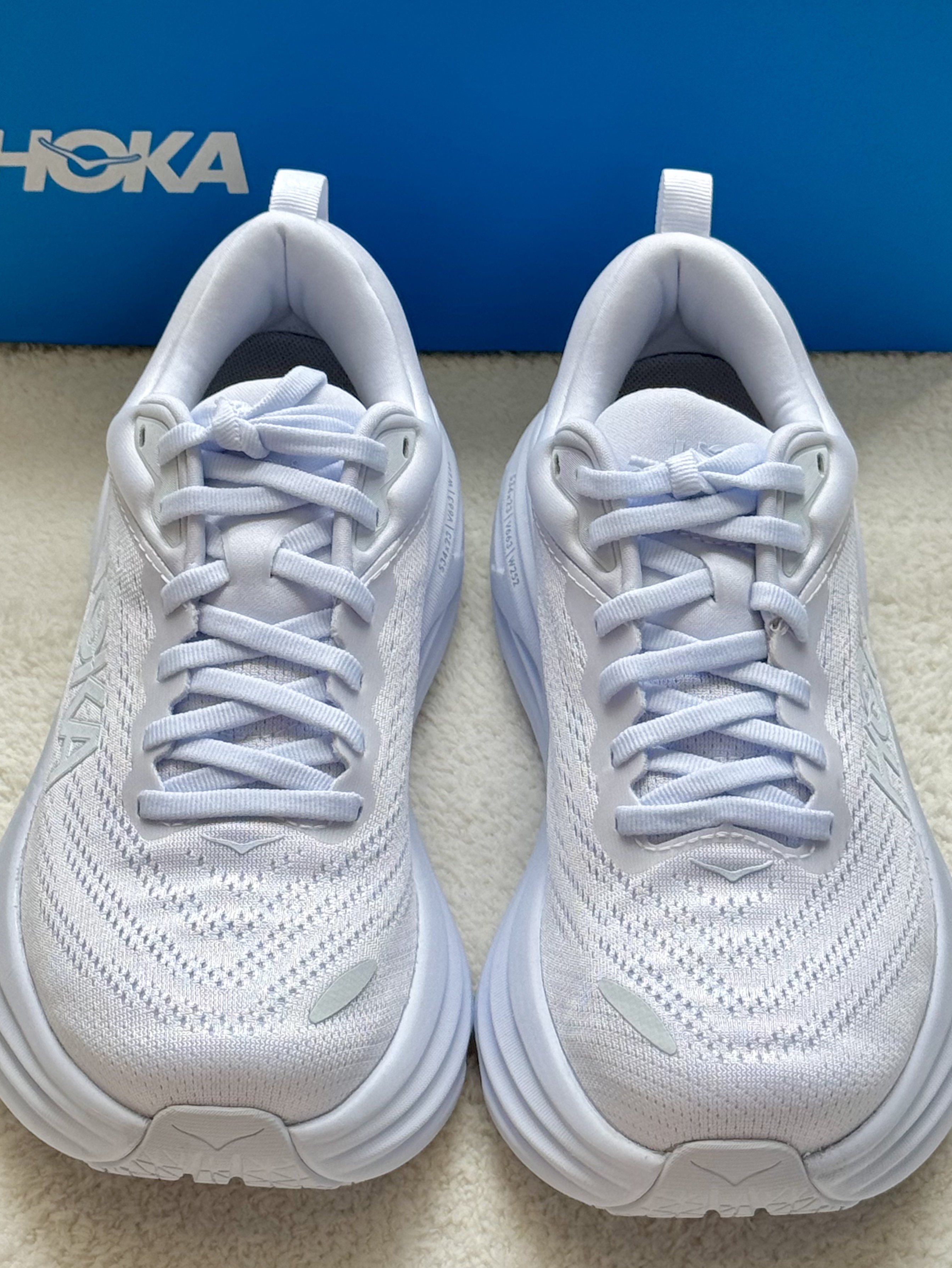 (W) Hoka Bondi 8 White - Regular, (W) Adidas Essential 3-Stripes Woven Windbreaker Jacket White - US Sizing 착용 스타일 - 2