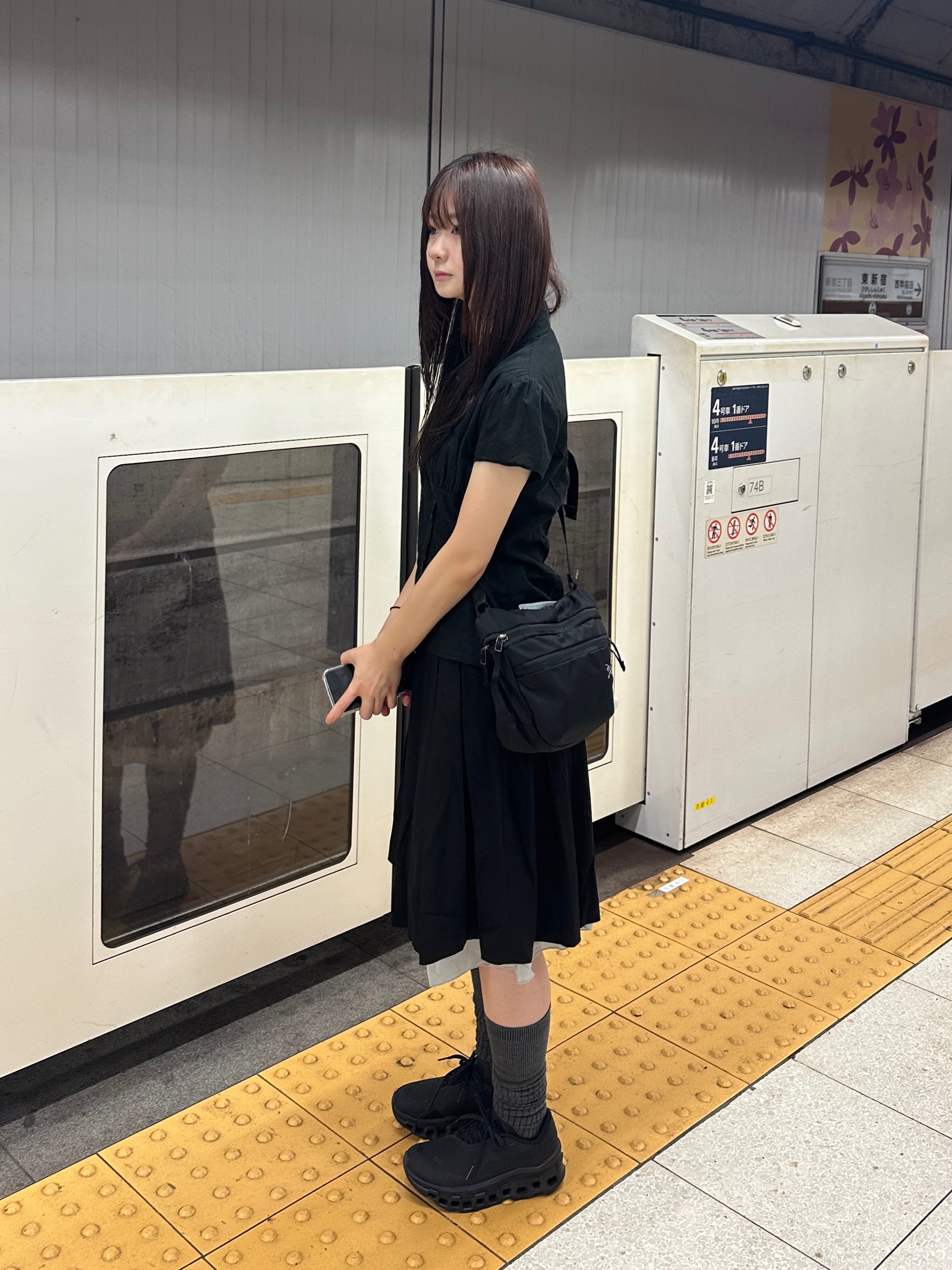 Arc'teryx Mantis 2 Waistpack Black, (W) On Running x Post Archive Faction (Paf) Cloudmonster 2 Black Magnet 착용 스타일 - 3