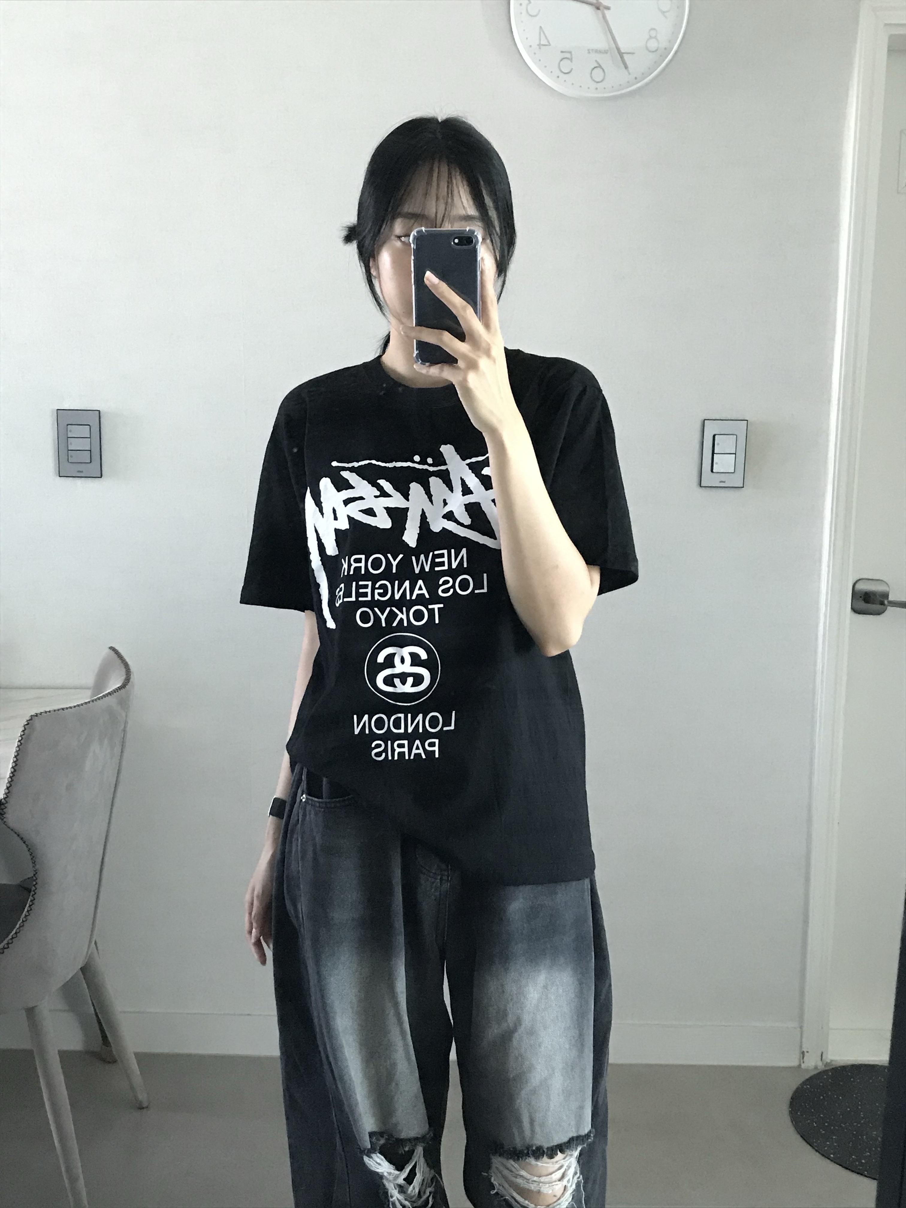 Stussy World Tour T-Shirt Black 2023 착용 스타일
