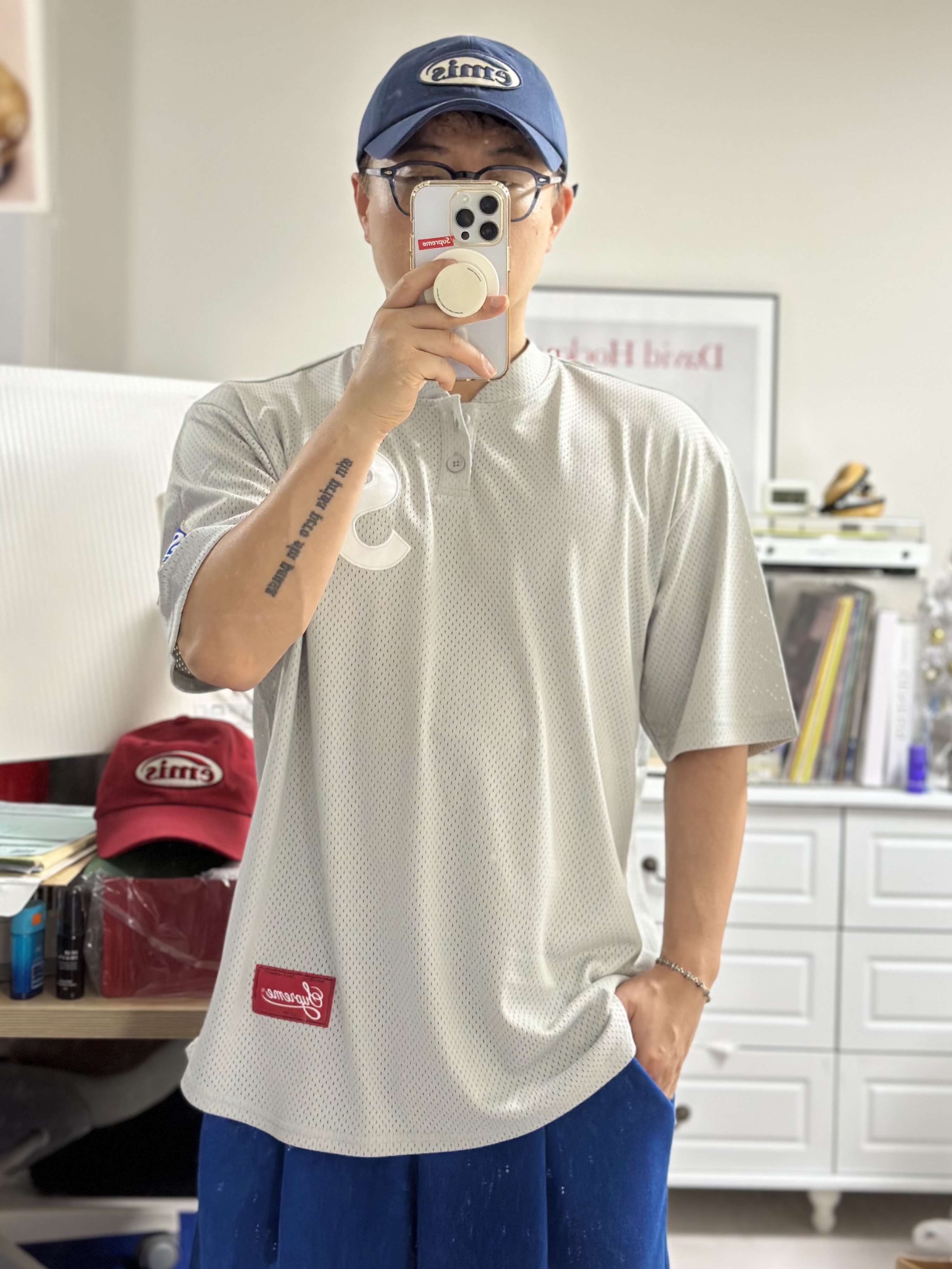 Emis Tone On Tone Wappen Ball Cap Red, Emis Tone On Tone Wappen Ball Cap Navy 착용 스타일