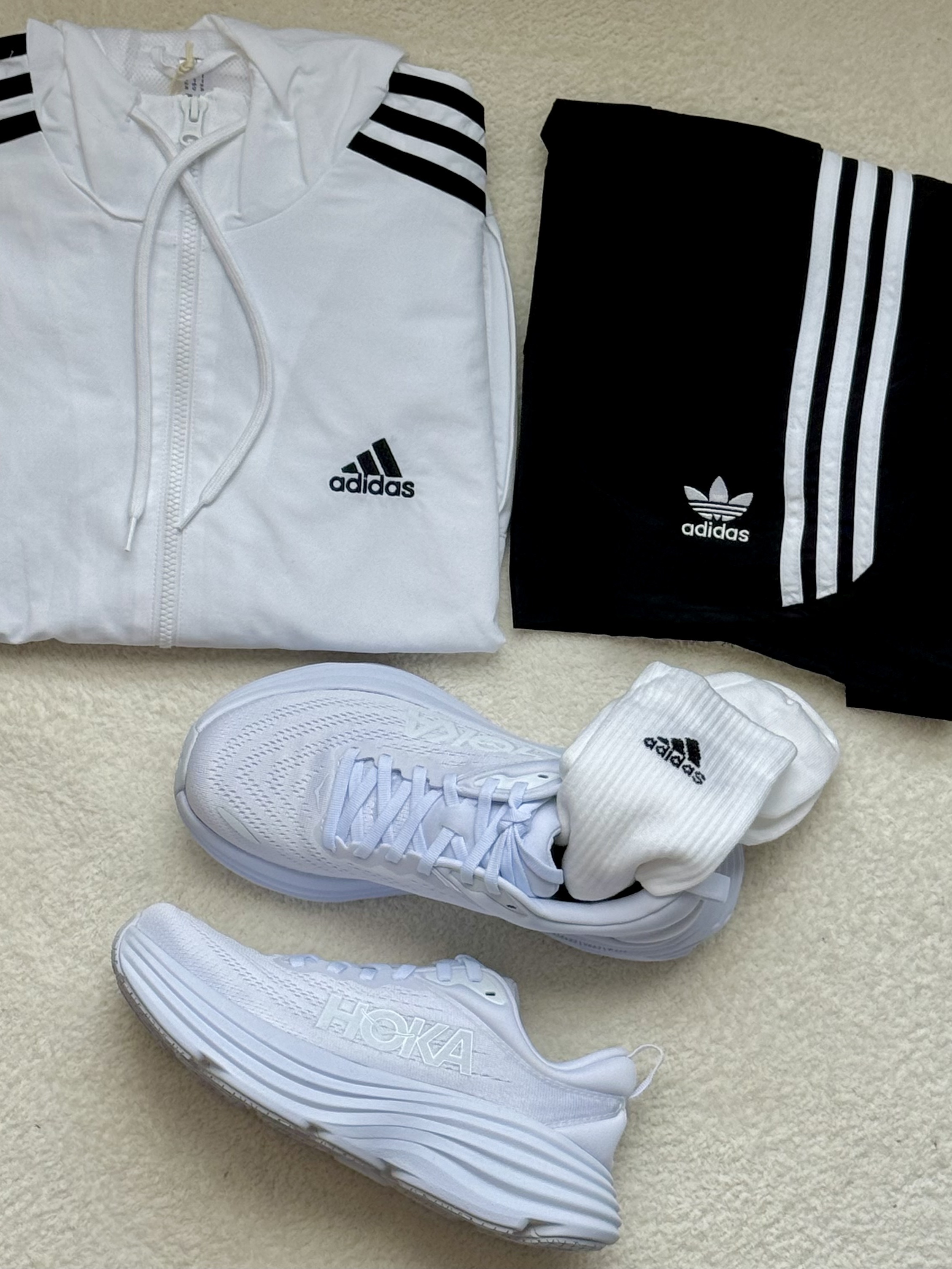 (W) Hoka Bondi 8 White - Regular, (W) Adidas Essential 3-Stripes Woven Windbreaker Jacket White - US Sizing 착용 스타일 - 3