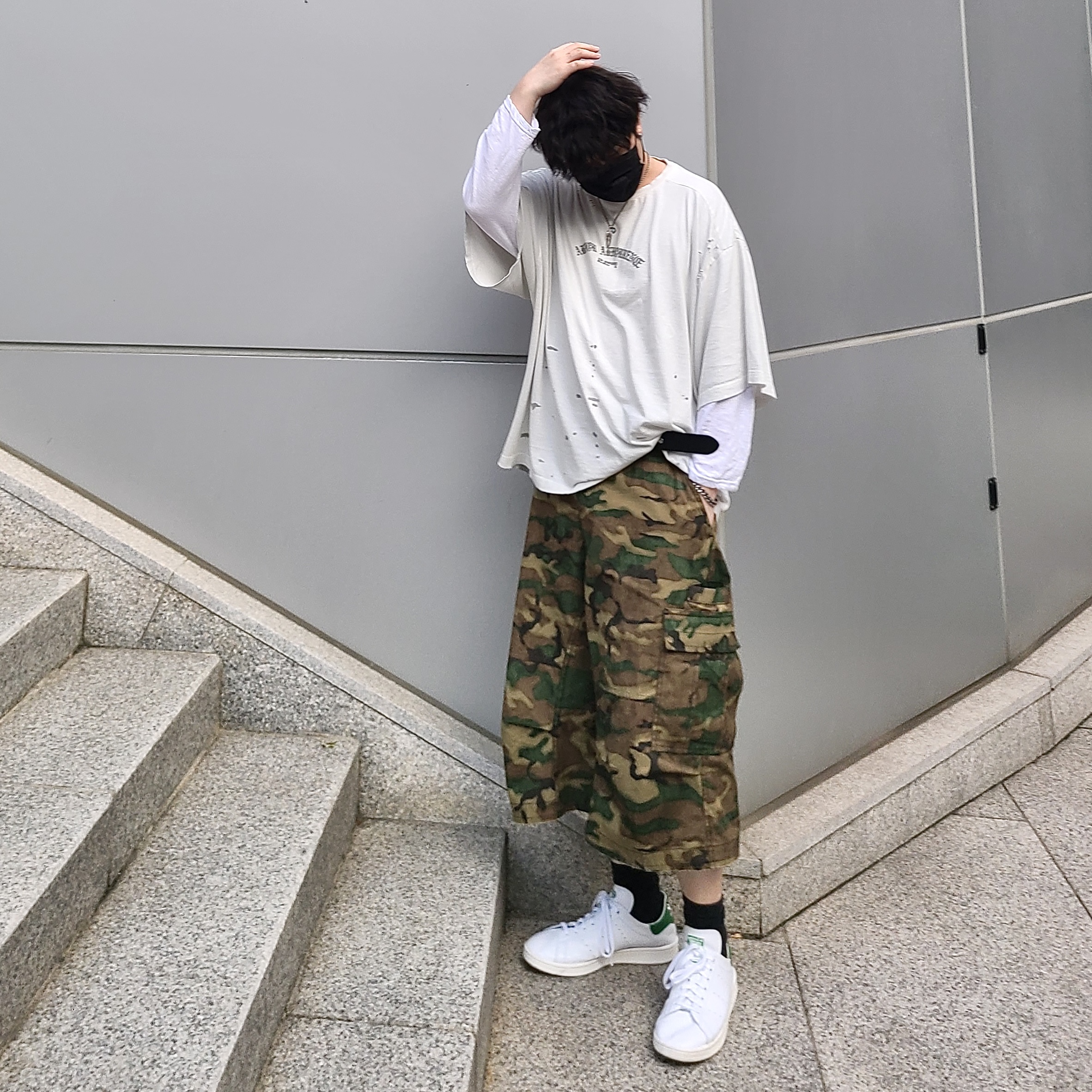 Adidas Stan Smith Decon Cloud White Green, rbU The Ancient T-Shirt Washed Off White 착용 스타일 - 1