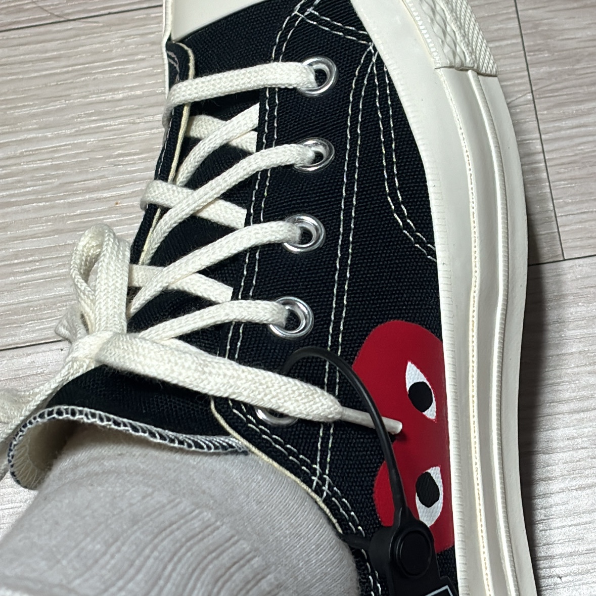 Converse x Play Comme des Garcons Chuck 70 Ox Black 착용 스타일 - 2