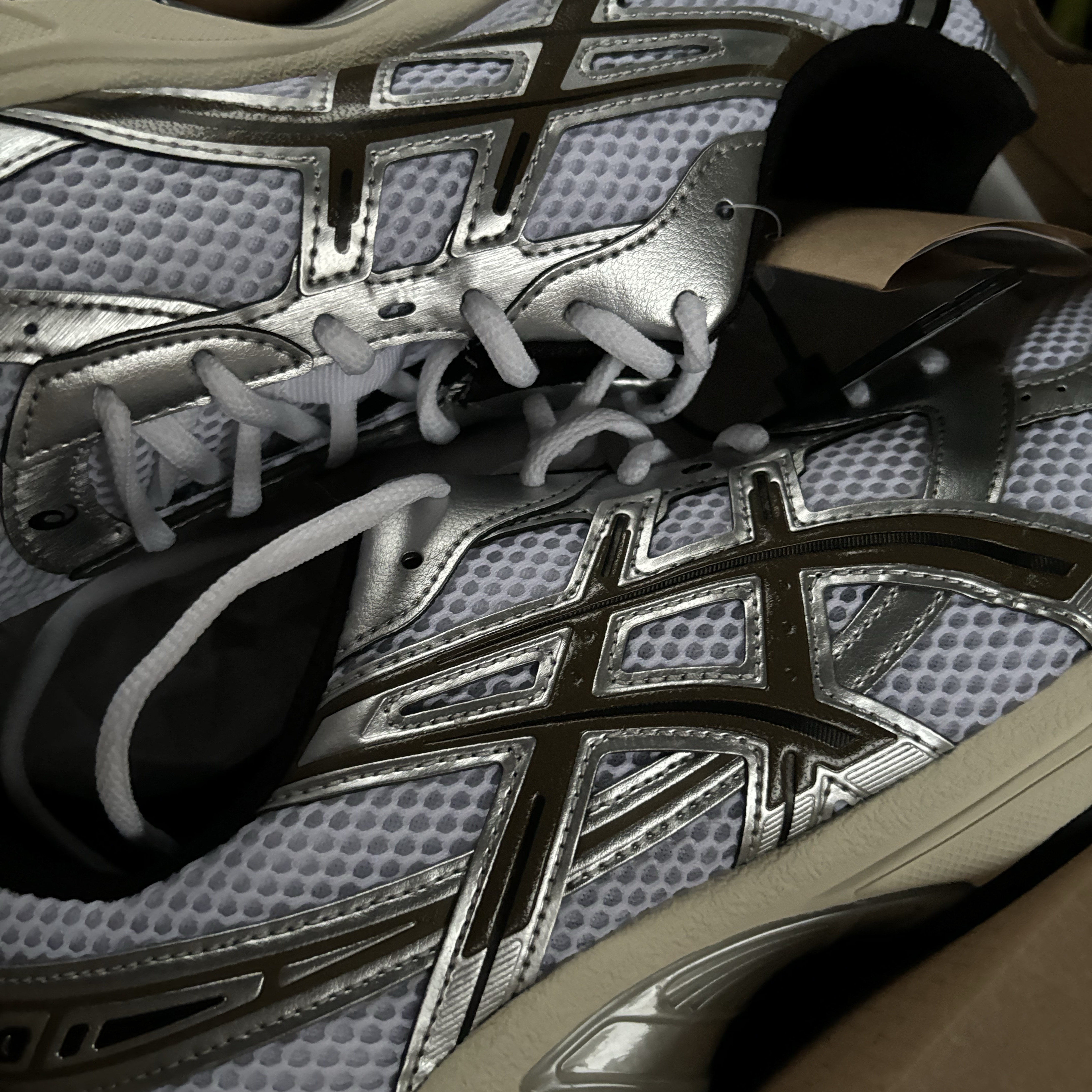 Asics Gel-1130 White Clay Canyon 착용 스타일