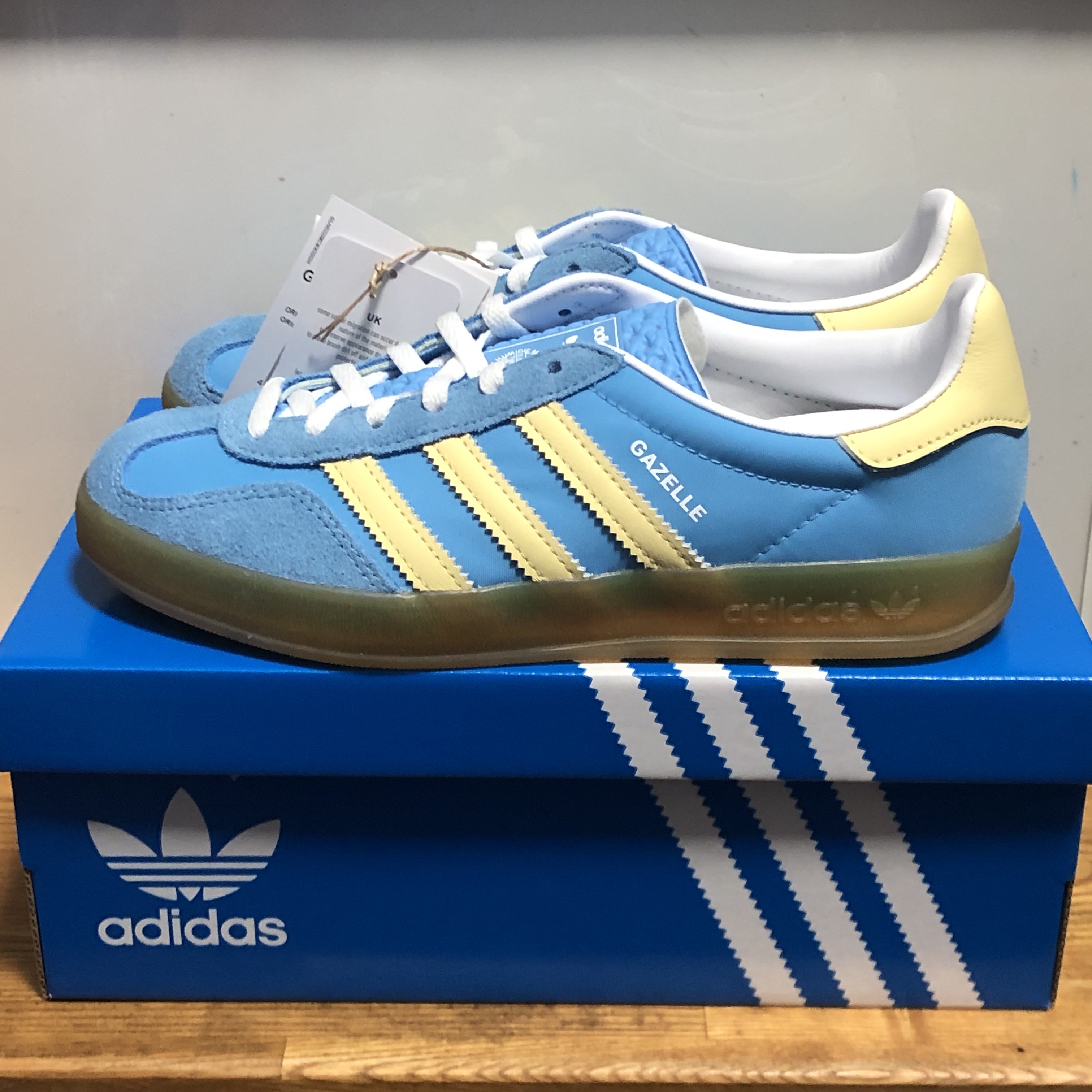 (W) Adidas Gazelle Indoor Semi Blue Burst Almost Yellow 착용 스타일