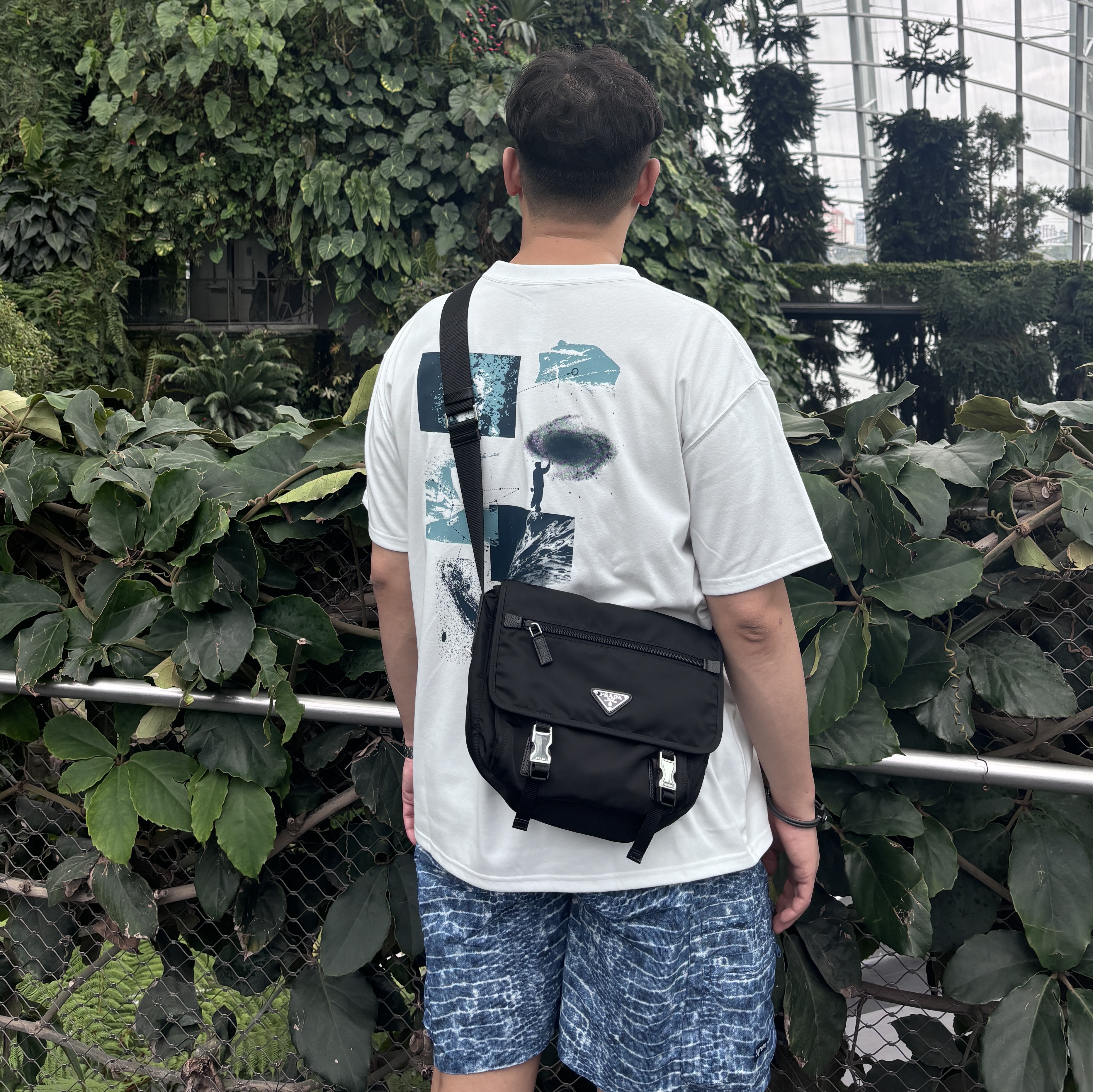 Prada Re-Nylon Saffiano Leather Shoulder Bag Black, Nike ACG Dri-Fit T-Shirt Black - Asia 착용 스타일