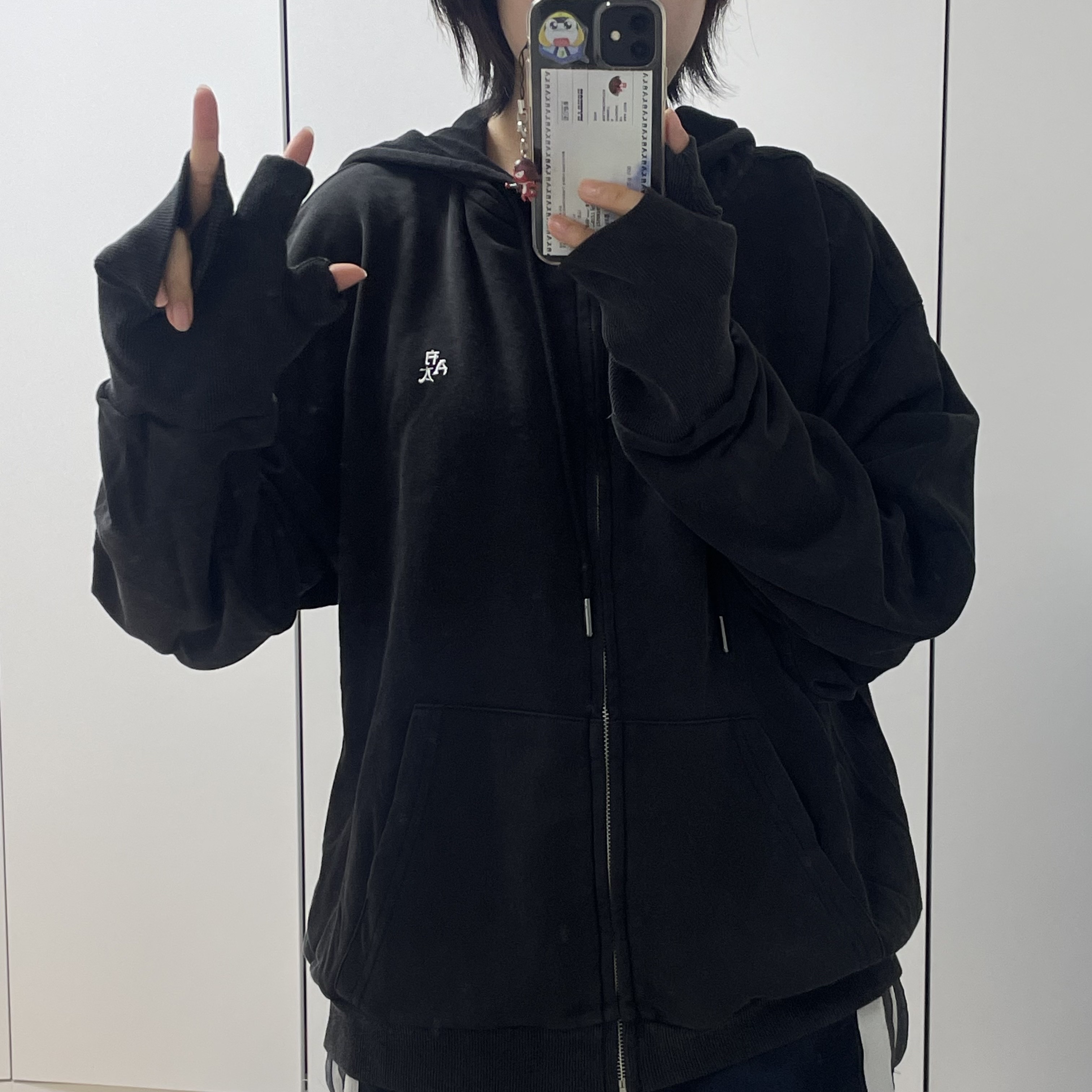 Hyukoh x Sunsetrollercoaster AAA SE Zip Up Hoodie Black 착용 스타일 - 2