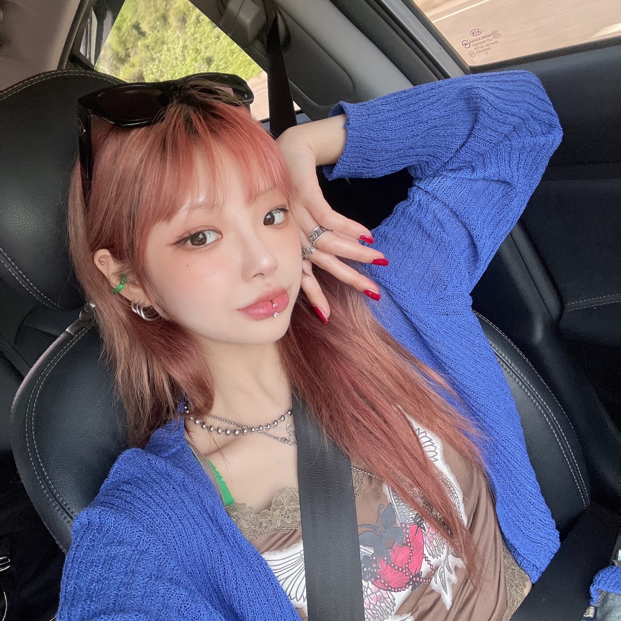 Chanel Square Sunglasses Acetate & Black Frame Grey Polarized Gradient Lenses Asian Fit, Gucci Double G Ring Silver Aged Finish 착용 스타일