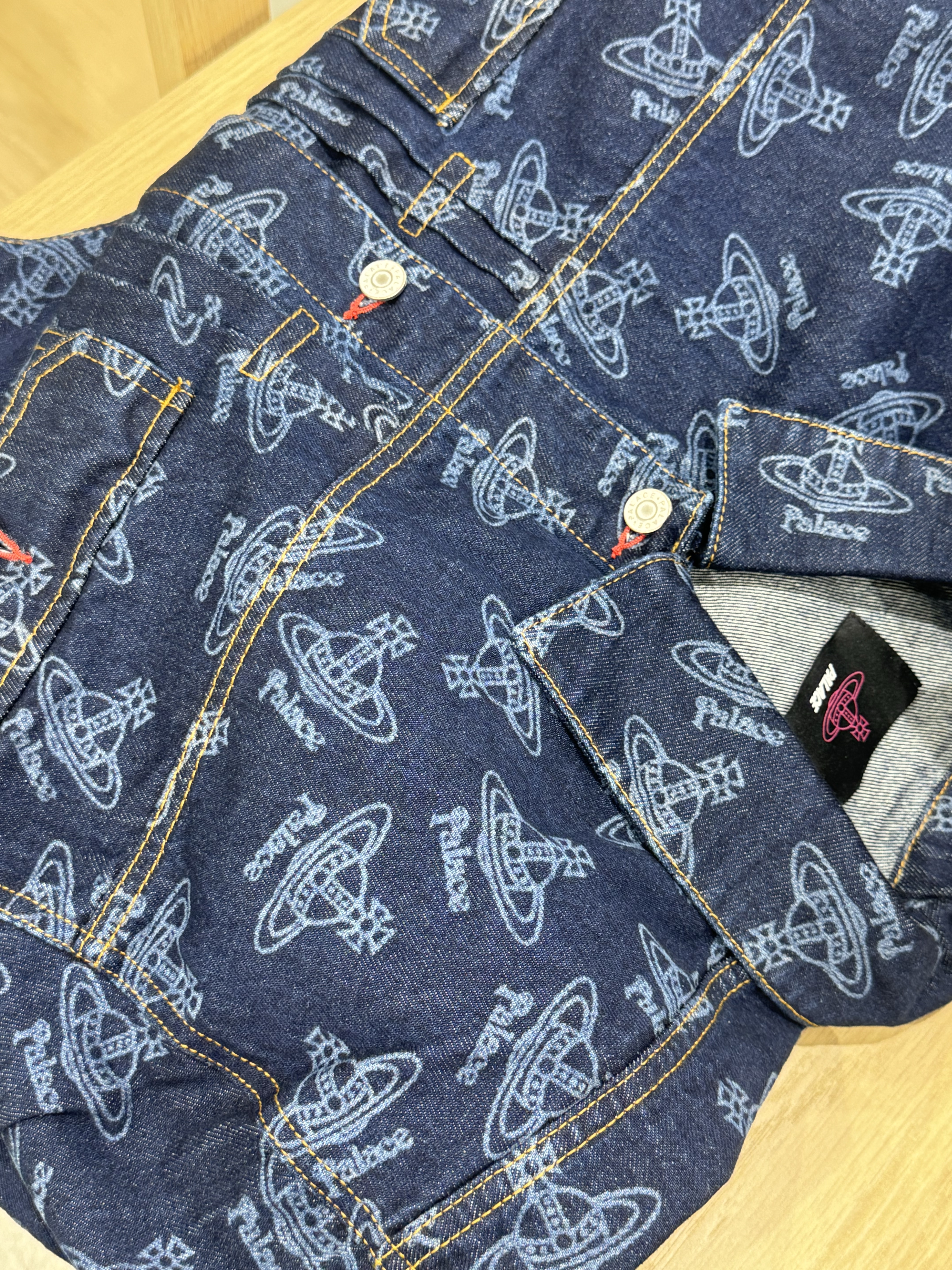 Palace x Vivienne Westwood Denim Jacket Indigo - 24FW 착용 스타일 - 1