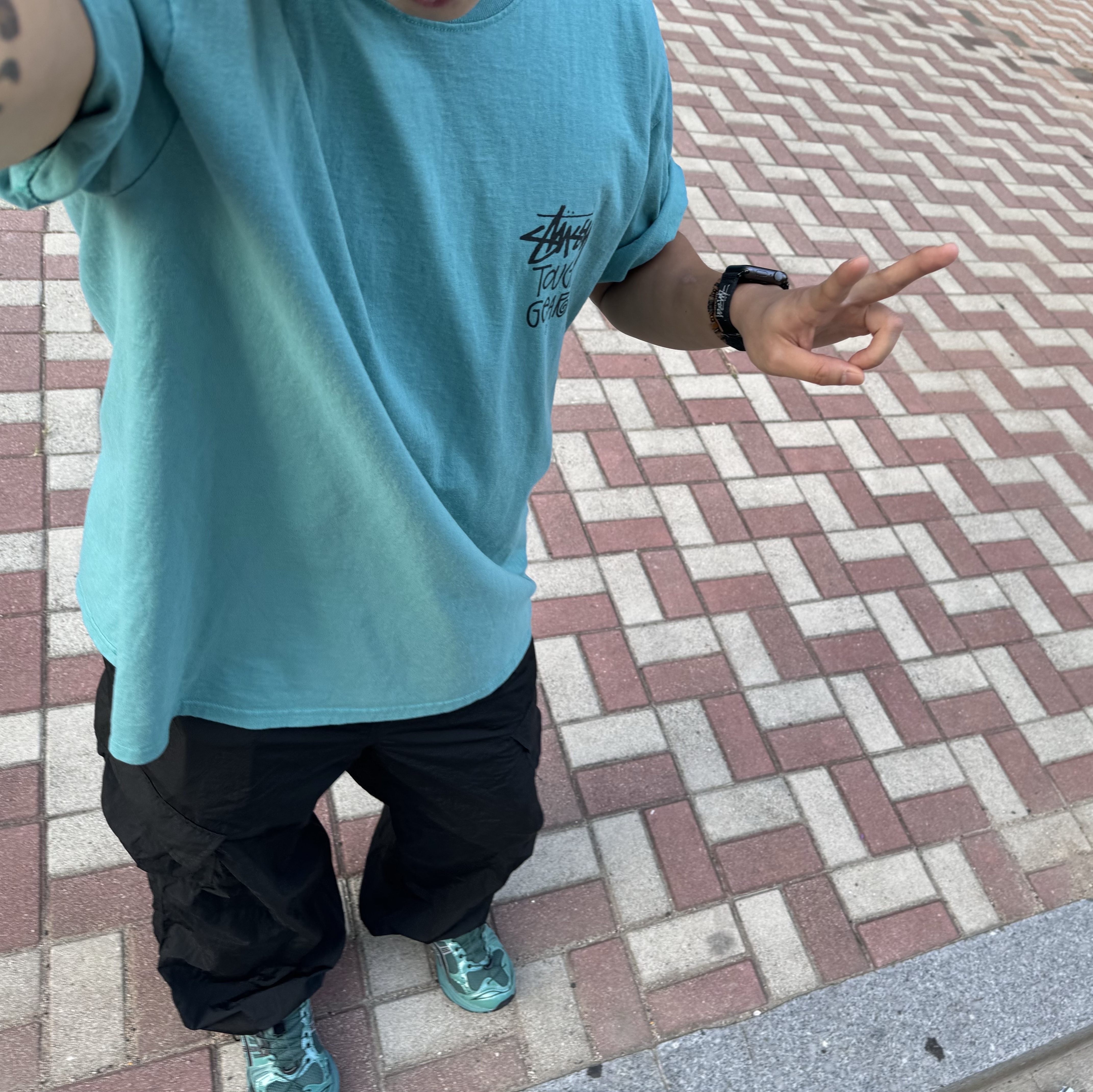 Stussy Tough Gear T-Shirt Ocean, Asics x Unaffected Gel-Kayano 14 Uranus Green 착용 스타일
