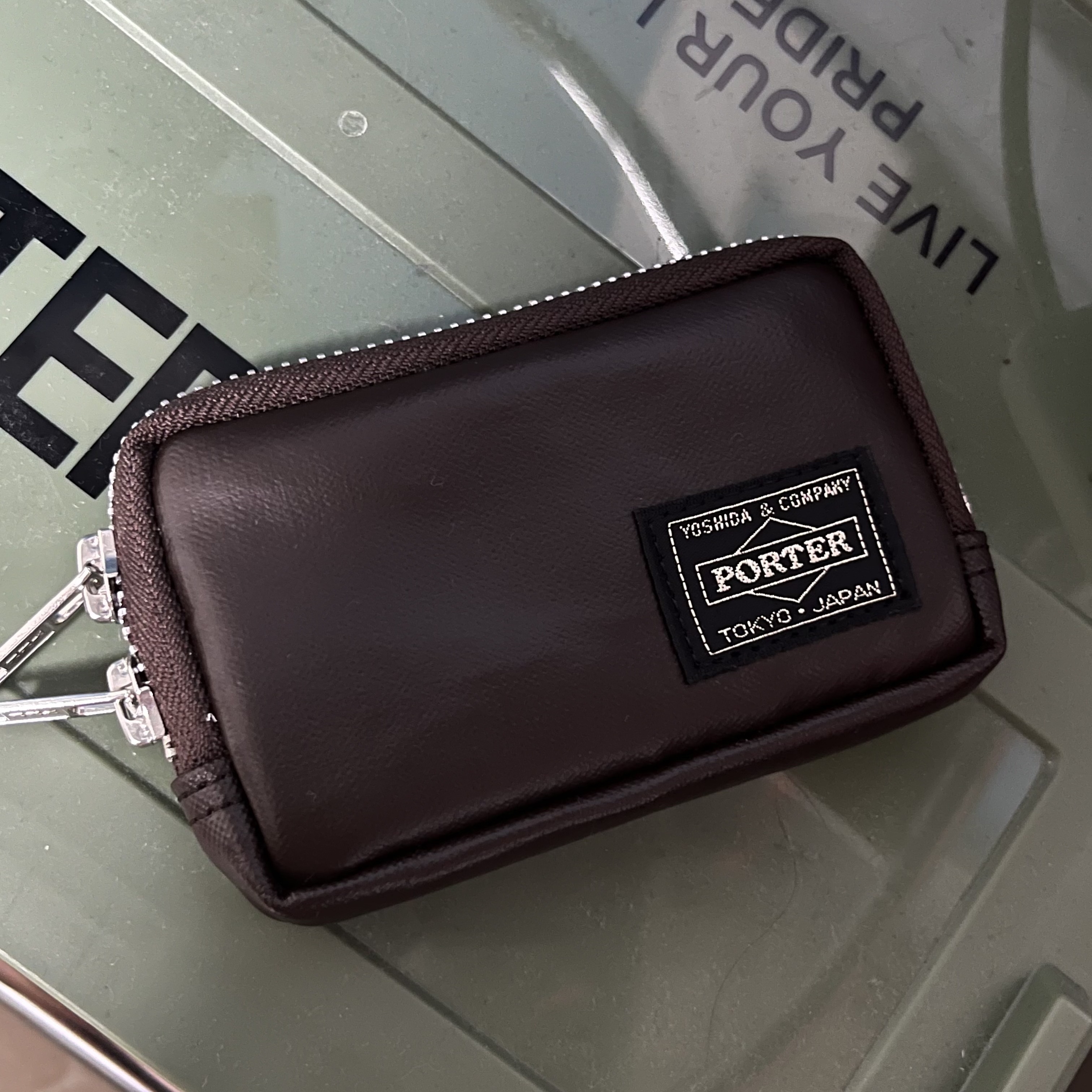 Porter Freestyle Multi Coin Case Brown 착용 스타일