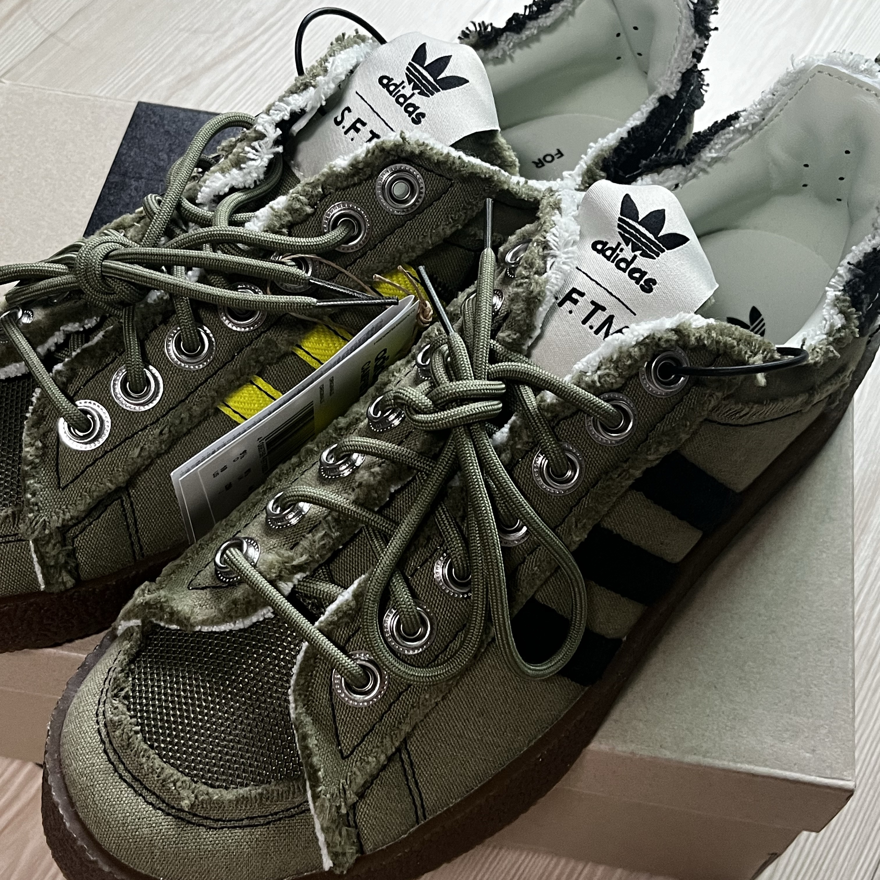 Adidas x Song for the Mute Campus 80s Focus Olive Core Black 착용 스타일