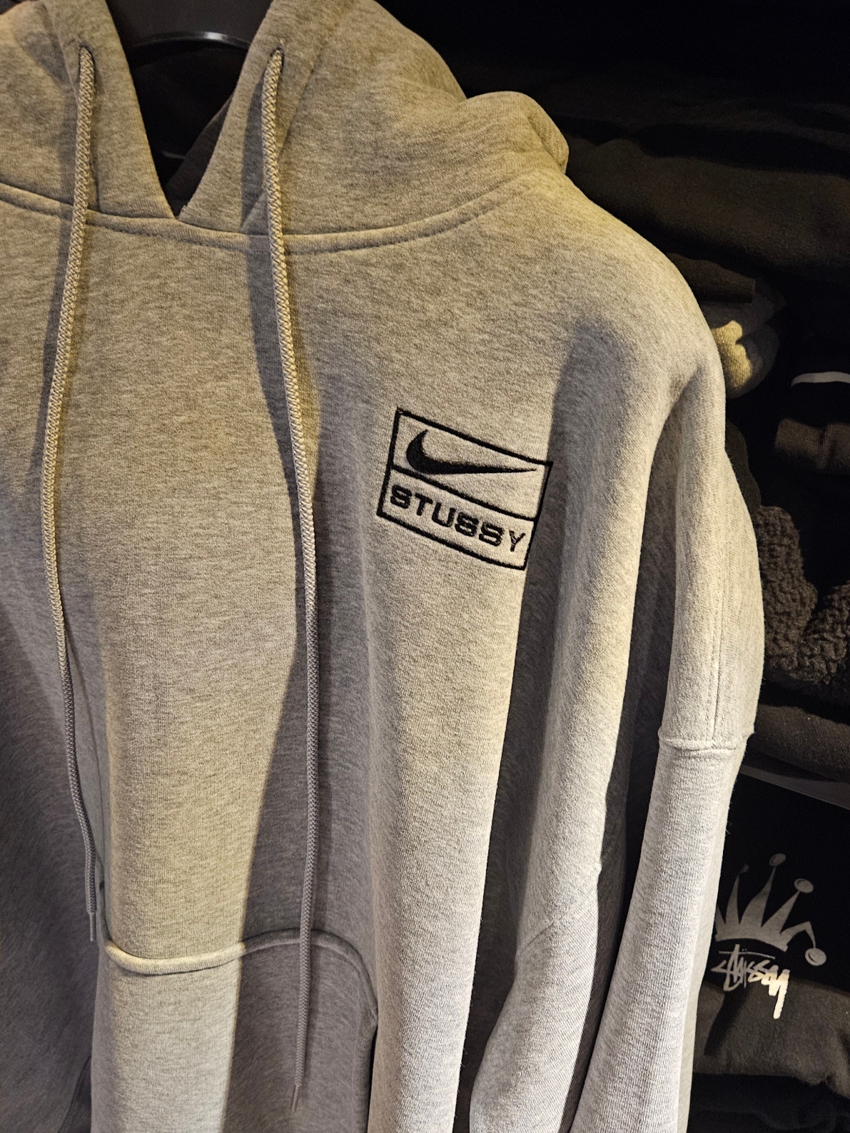 Nike x Stussy NRG RA Pullover Hoodie Dark Grey Heather (DJ9488-063) 착용 스타일