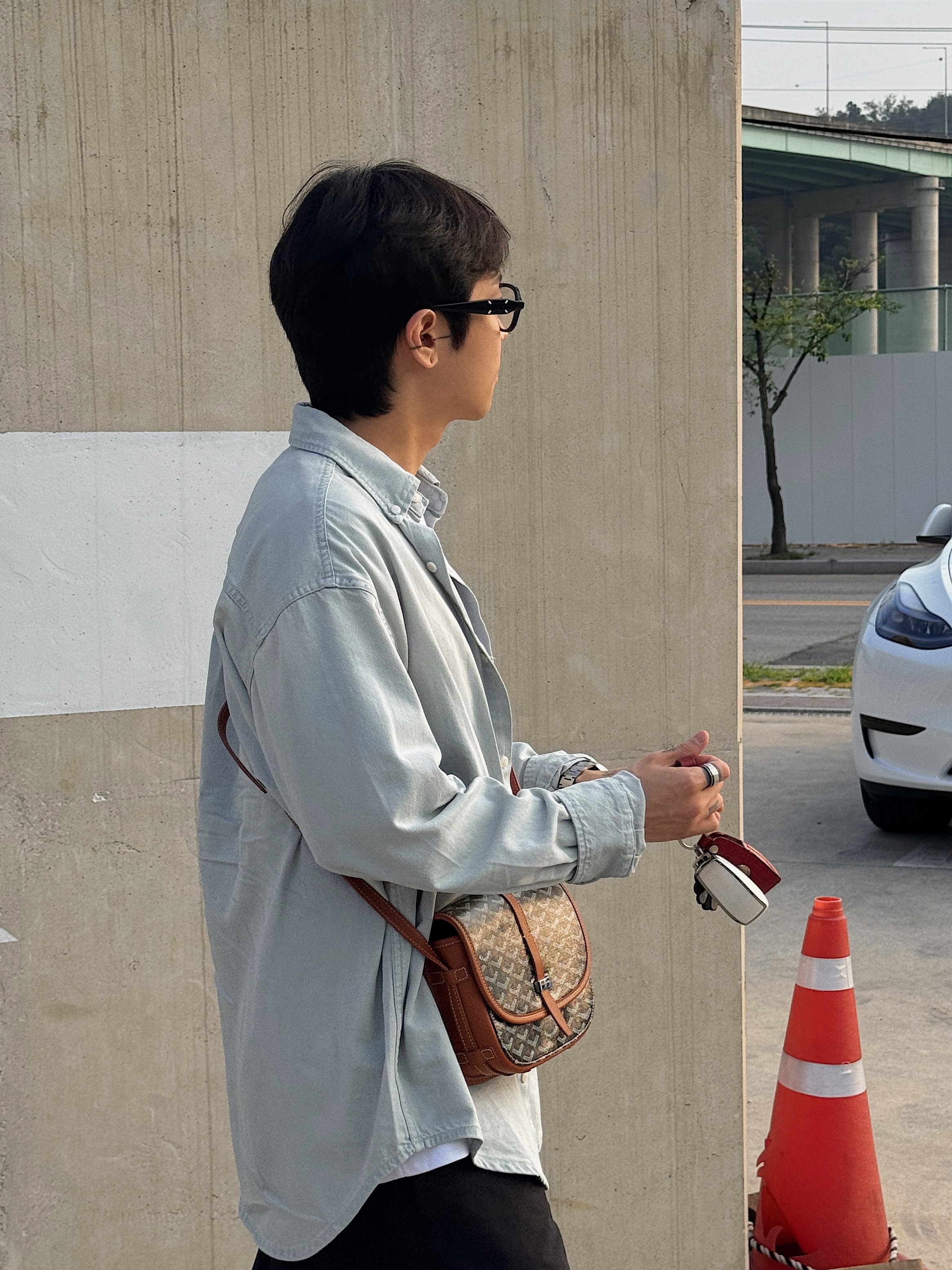 STU Denim Shirt Light Blue, Gentle Monster x Maison Margiela MM113 Black Clear 착용 스타일 - 3