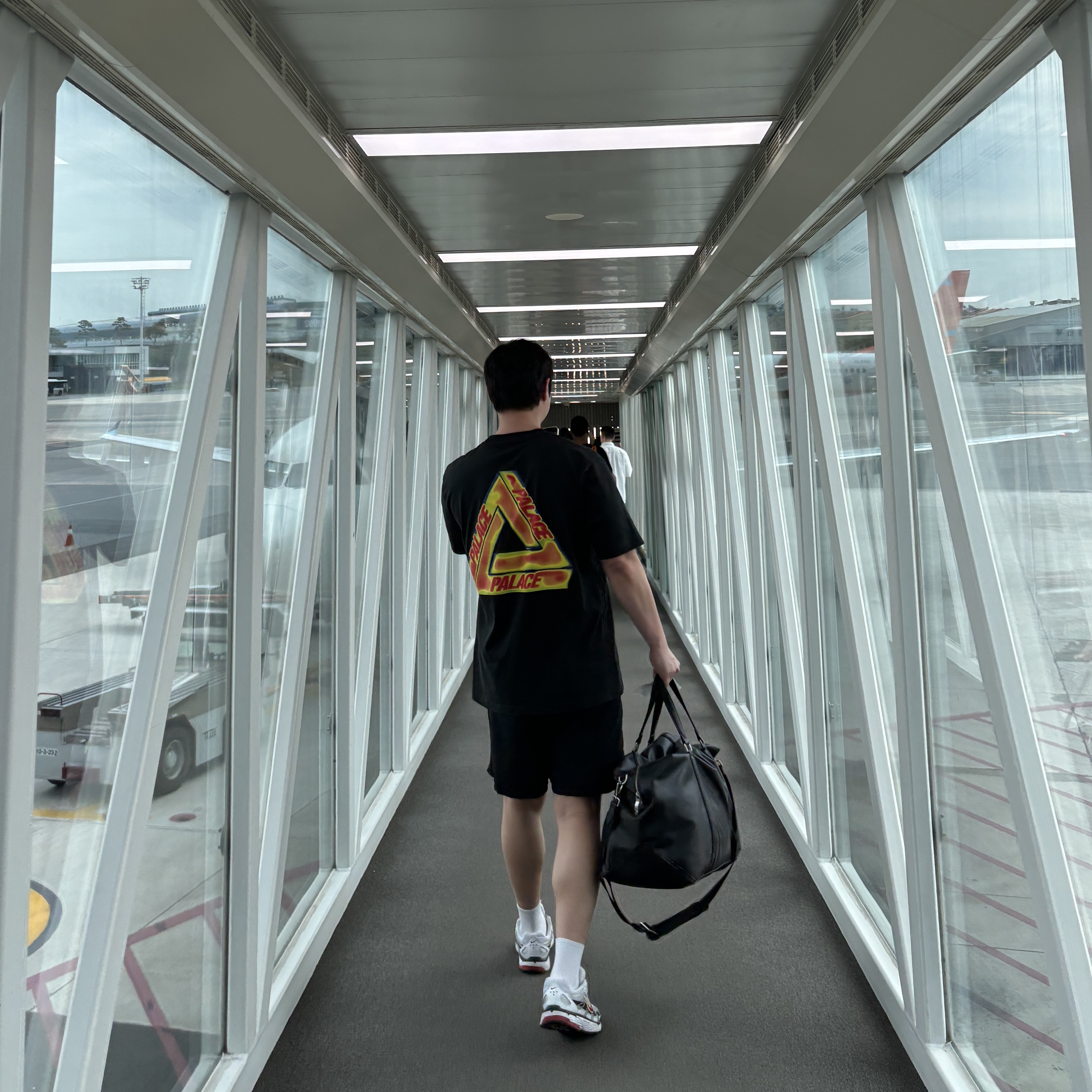 Palace Heat Sensi T-Shirt Black - 24SS 착용 스타일