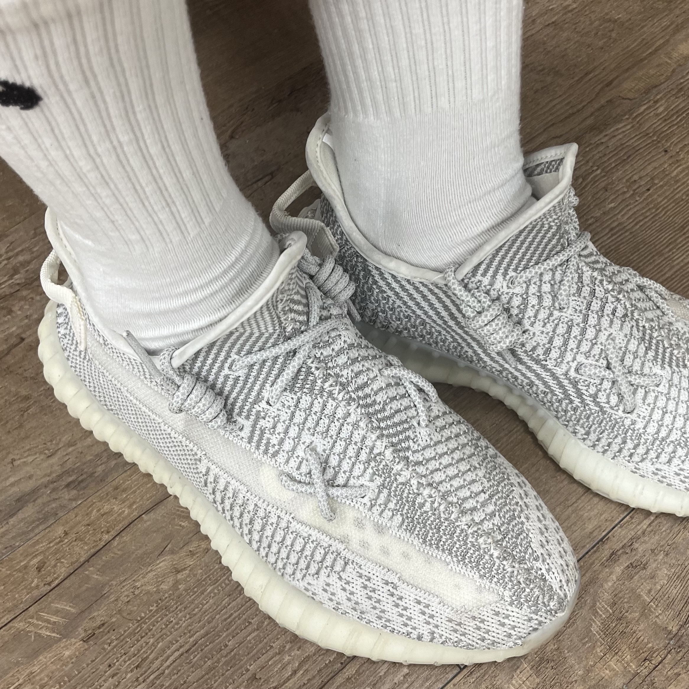 Adidas Yeezy Boost 350 V2 Static 2023 착용 스타일 - 2