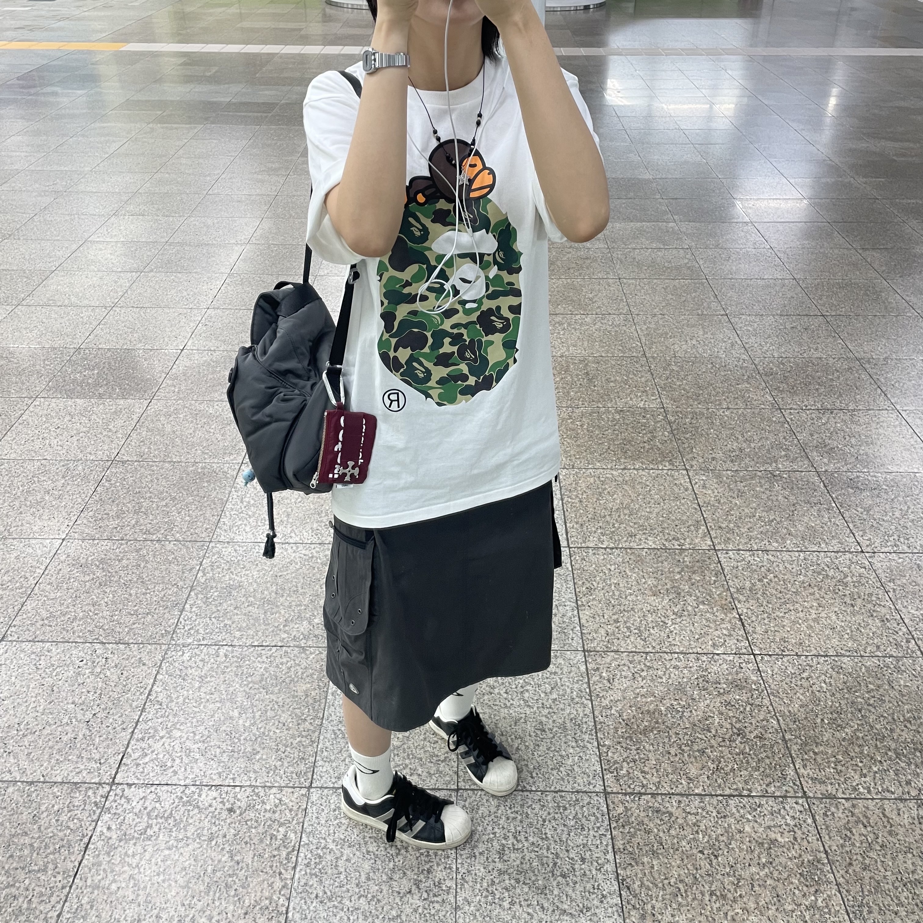 BAPE ABC Camo Milo on Big Ape T-Shirt White Green 착용 스타일 - 1