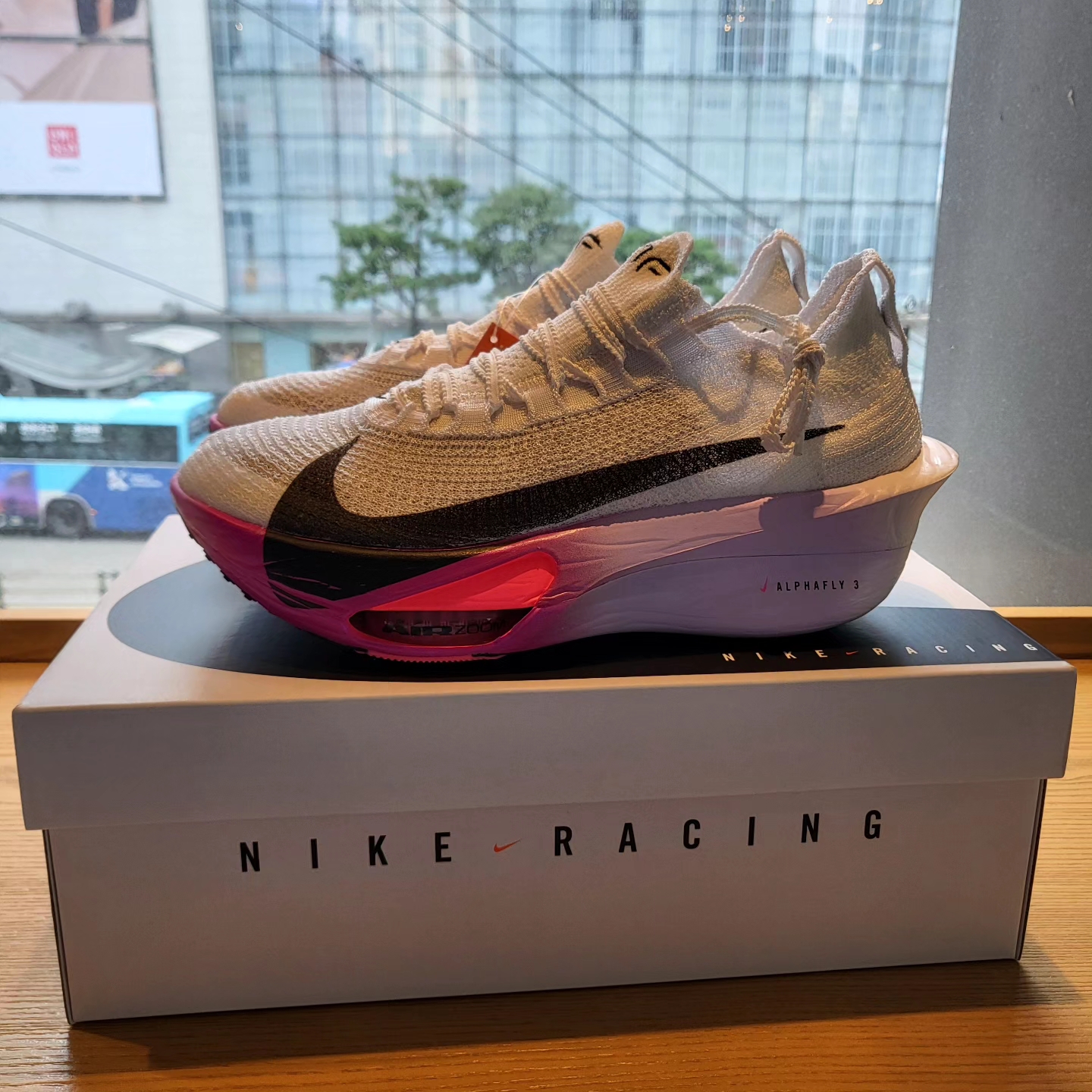 Nike Air Zoom Alphafly Next% 3 Hyper Pink 착용 스타일 - 2