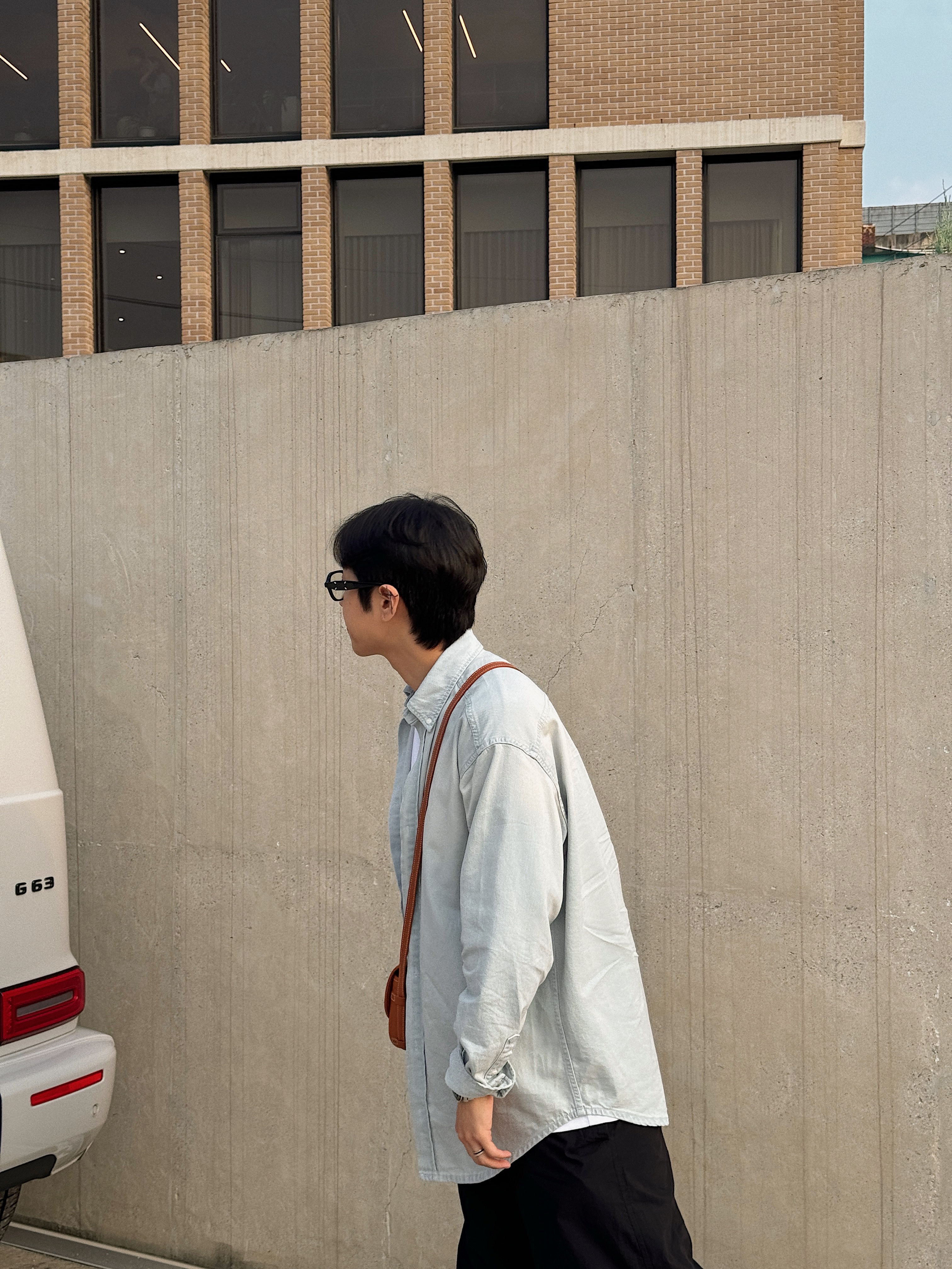 STU Denim Shirt Light Blue, Gentle Monster x Maison Margiela MM113 Black Clear 착용 스타일 - 4