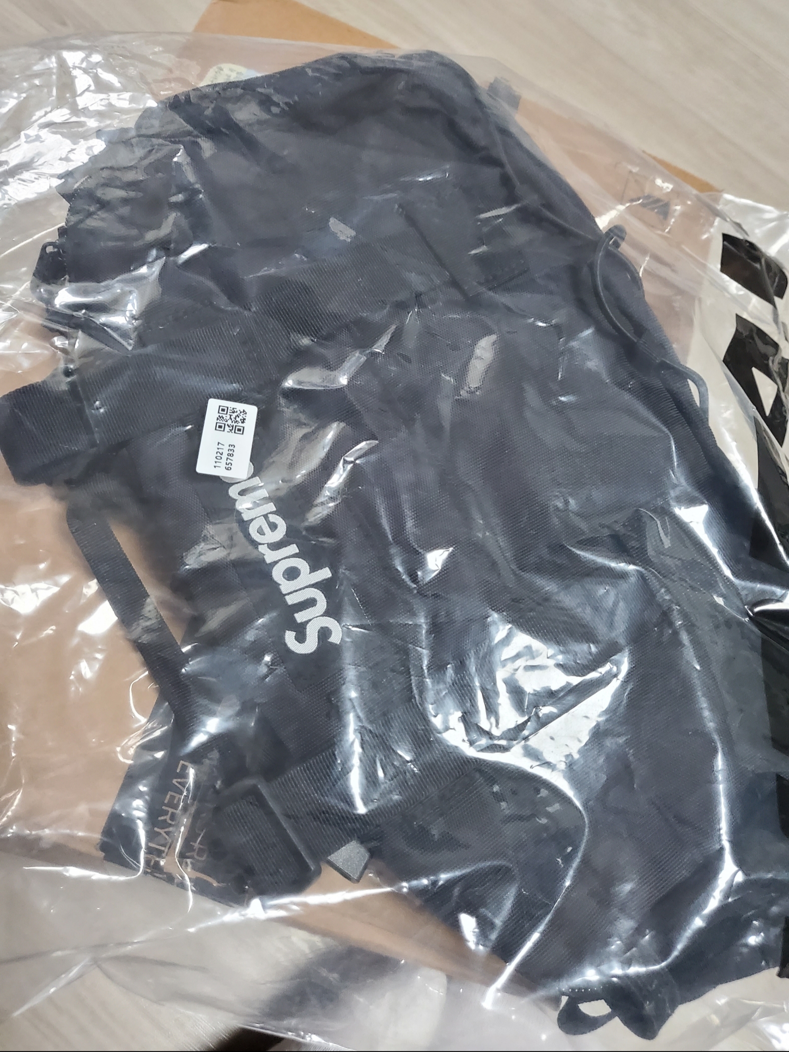 Supreme Waist Bag Black - 19FW 착용 스타일 - 1