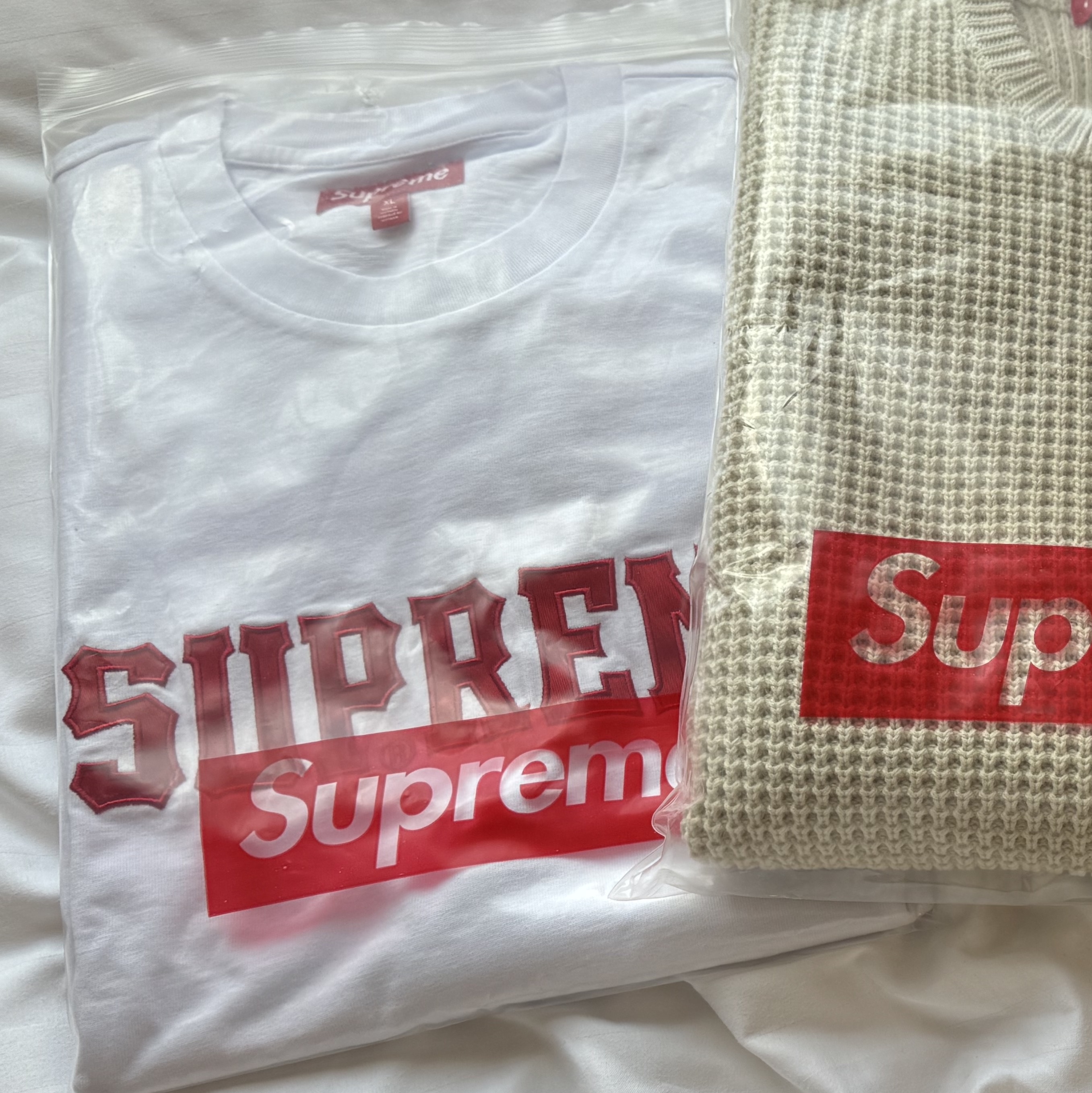 Supreme Twill Applique S/S Top White - 24FW 착용 스타일