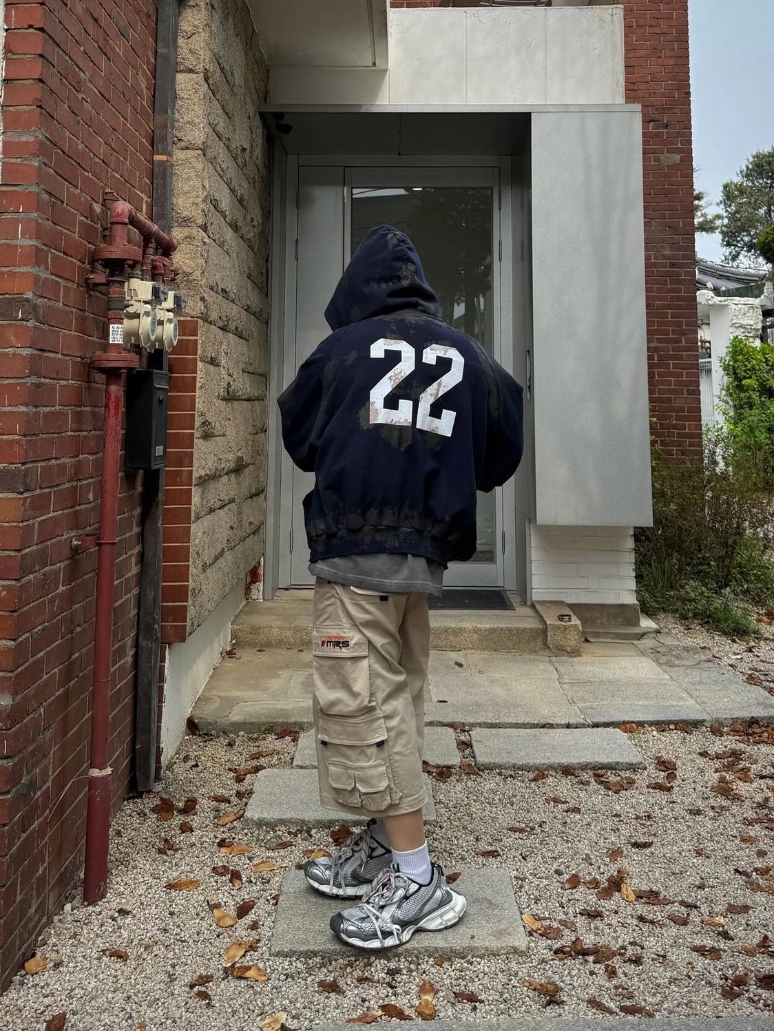 Balenciaga Paris Vintage Logo 22 Zip-Up Hoodie Dark Navy, Balenciaga 3XL Sneakers Grey White Red 착용 스타일