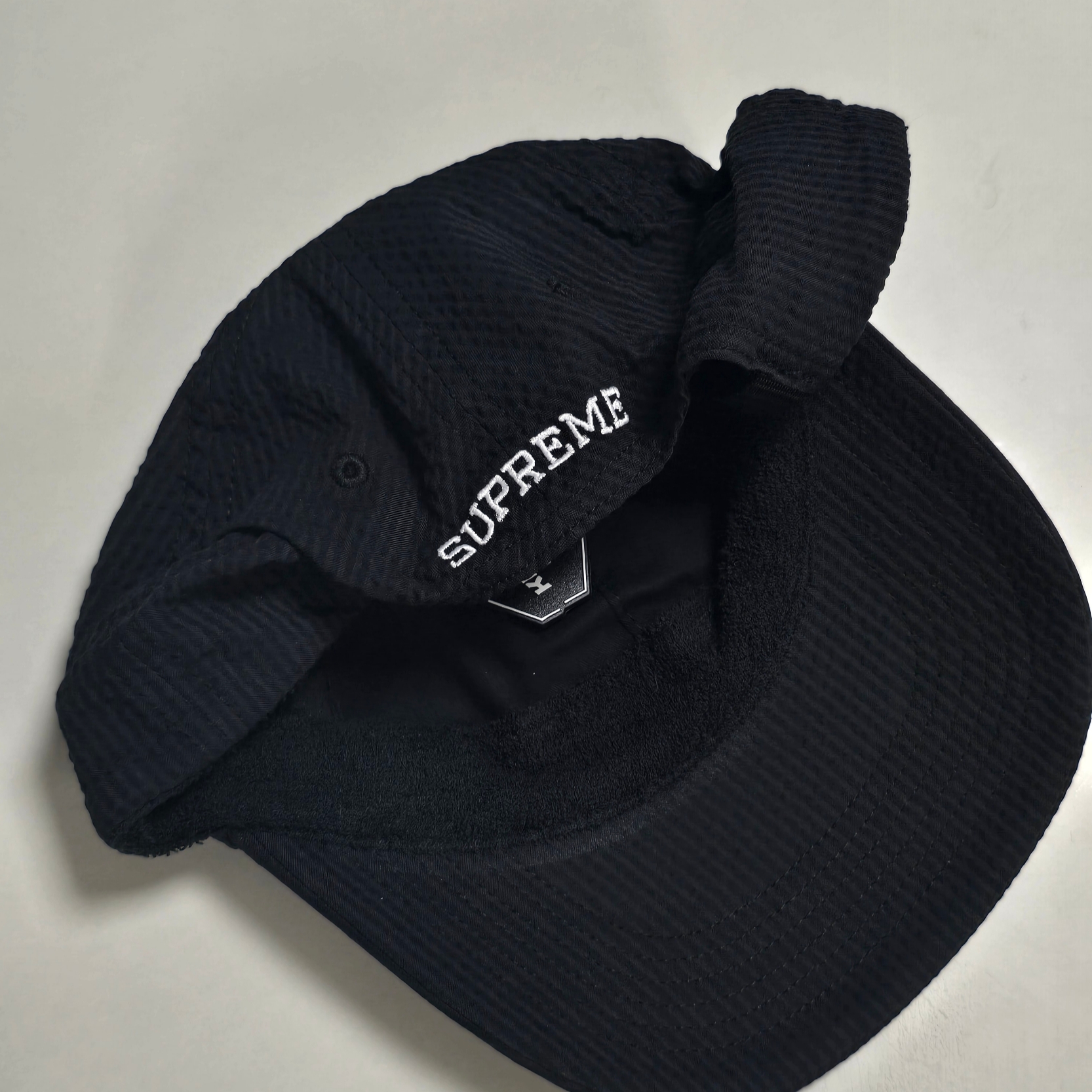 Supreme Seersucker S Logo 6-Panel Black - 24SS 착용 스타일