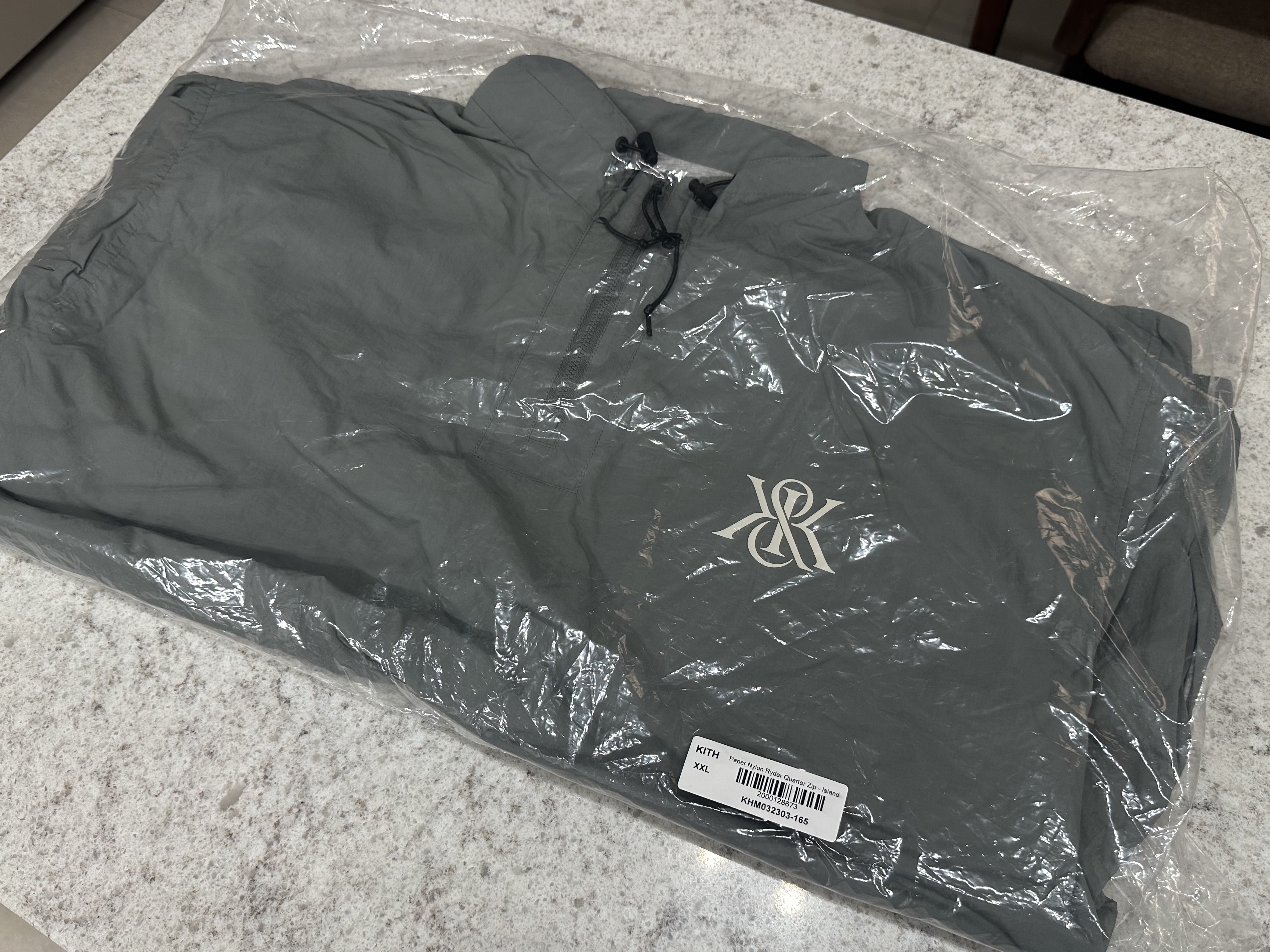 Kith Paper Nylon Ryder Quarter Zip Island, Kith Paper Nylon Ryder Quarter Zip Black 착용 스타일 - 6