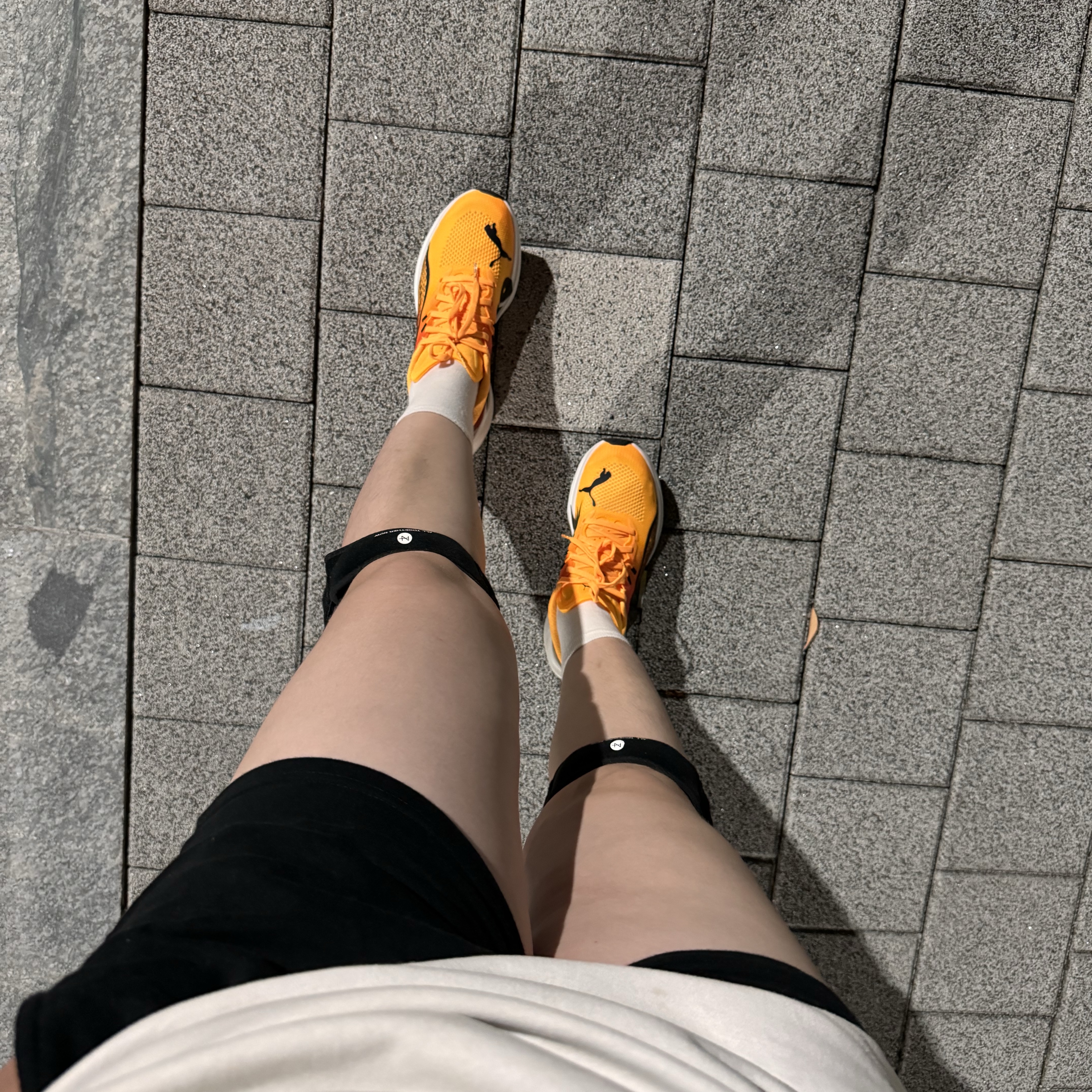 Puma Deviate Nitro 3 Fade Sun Stream Sunset Glow 착용 스타일 - 1