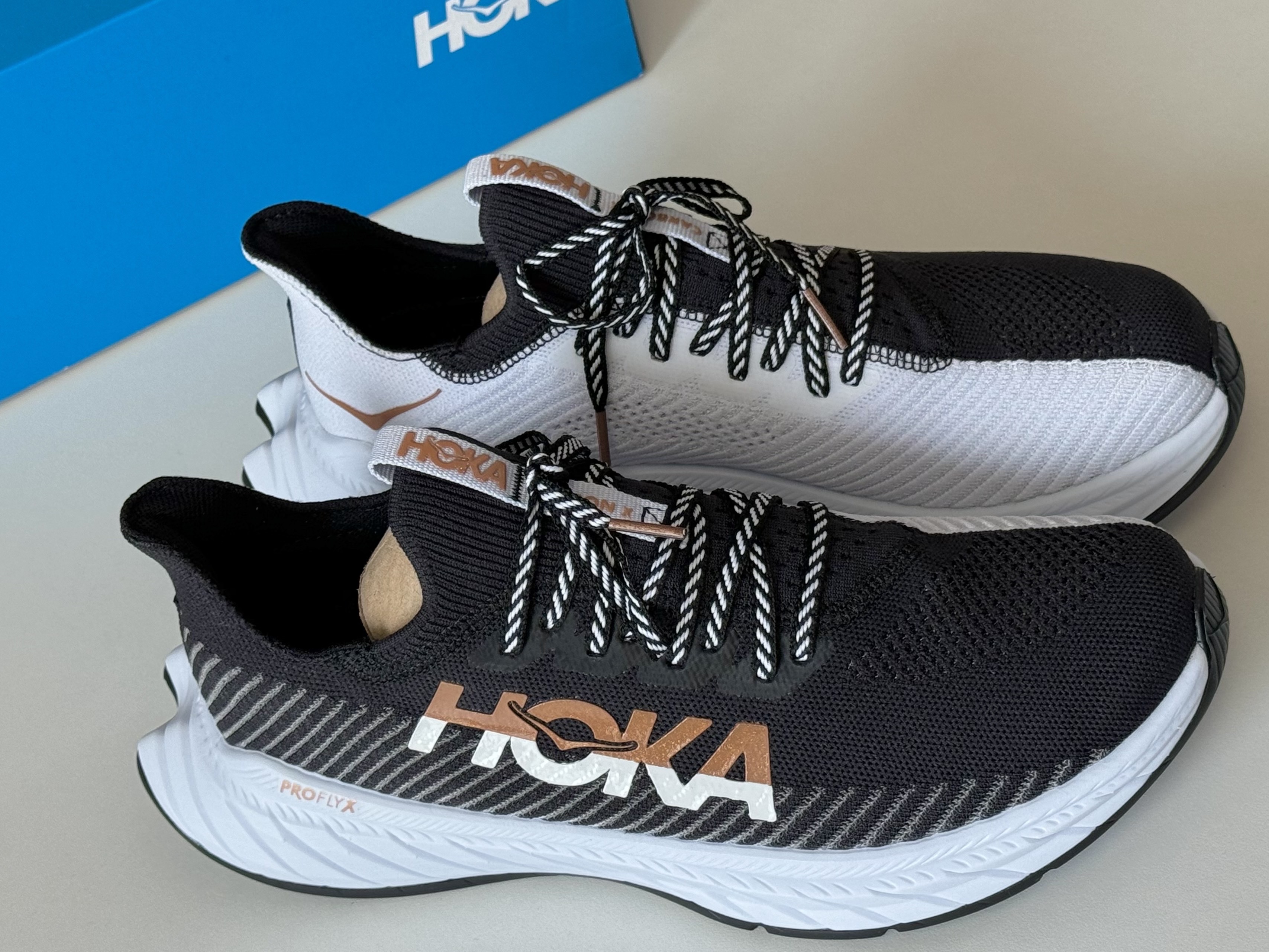 Hoka Carbon X 3 Black White 착용 스타일 - 1