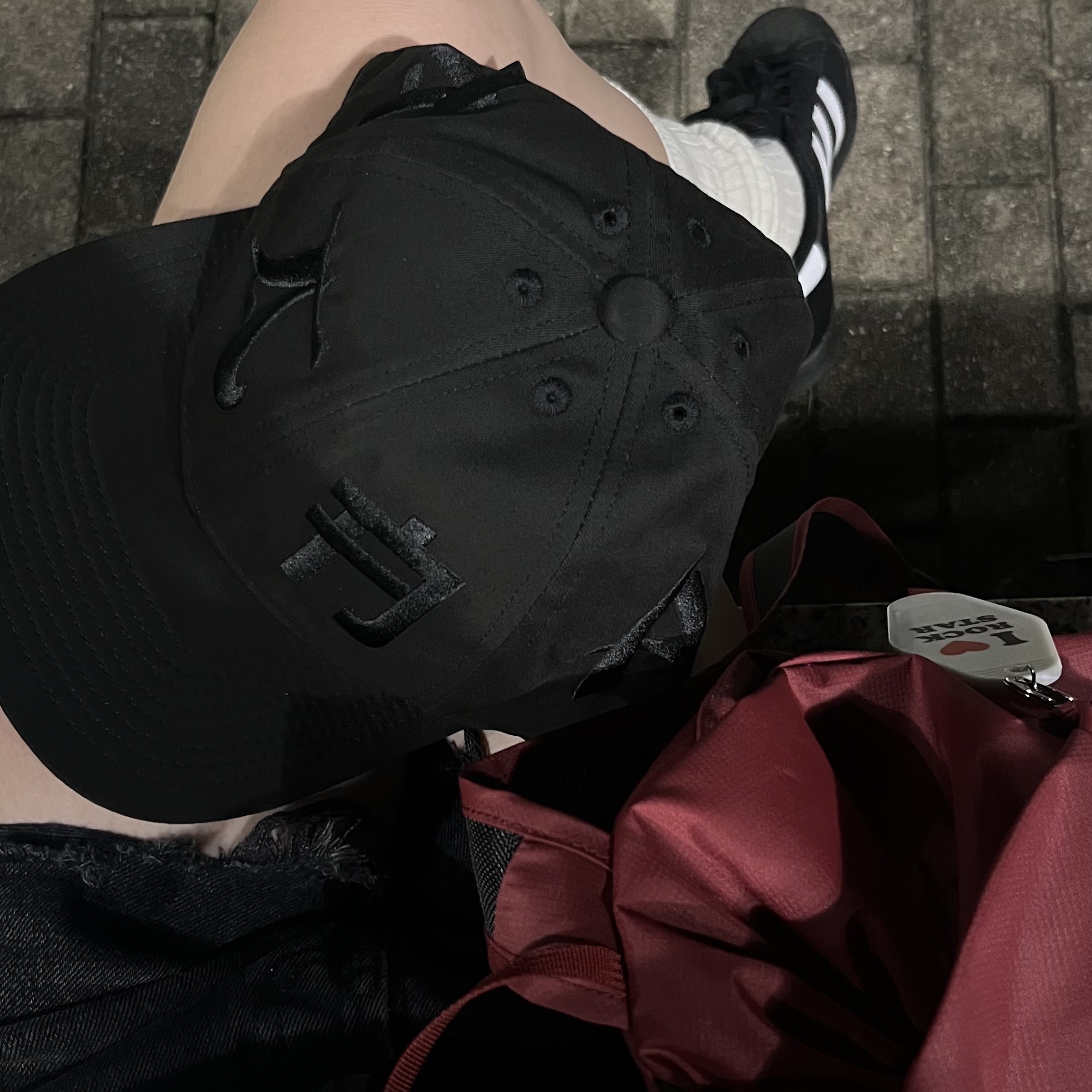 Hyukoh x Sunsetrollercoaster AAA AAAAAA Cap Black, Adidas Superstar Core Black White 착용 스타일