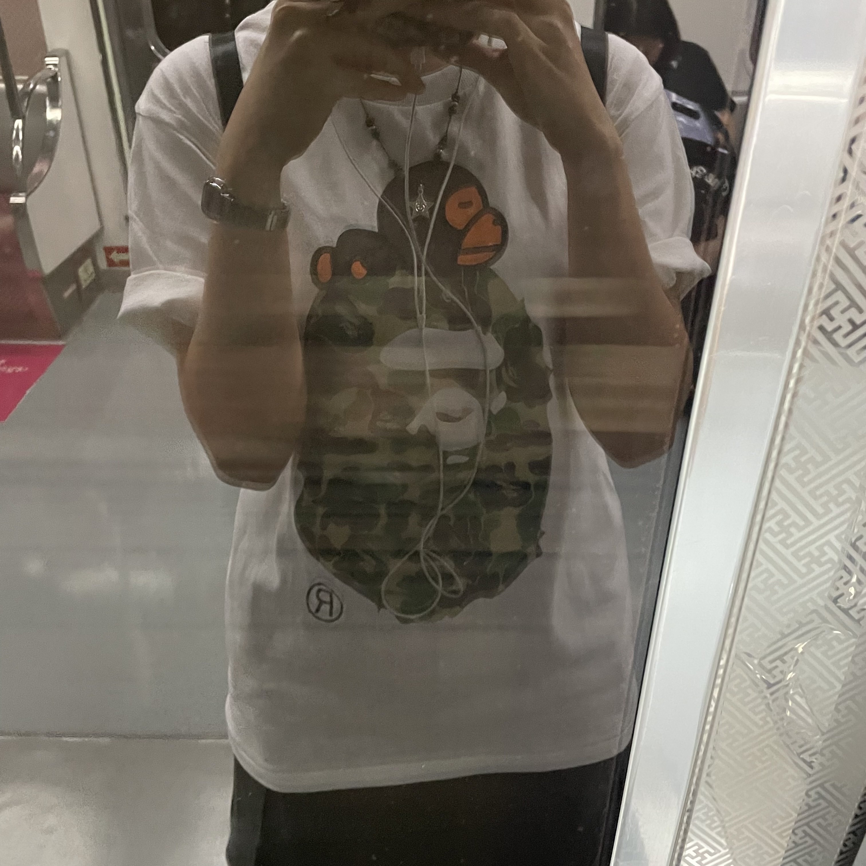 BAPE ABC Camo Milo on Big Ape T-Shirt White Green 착용 스타일 - 3