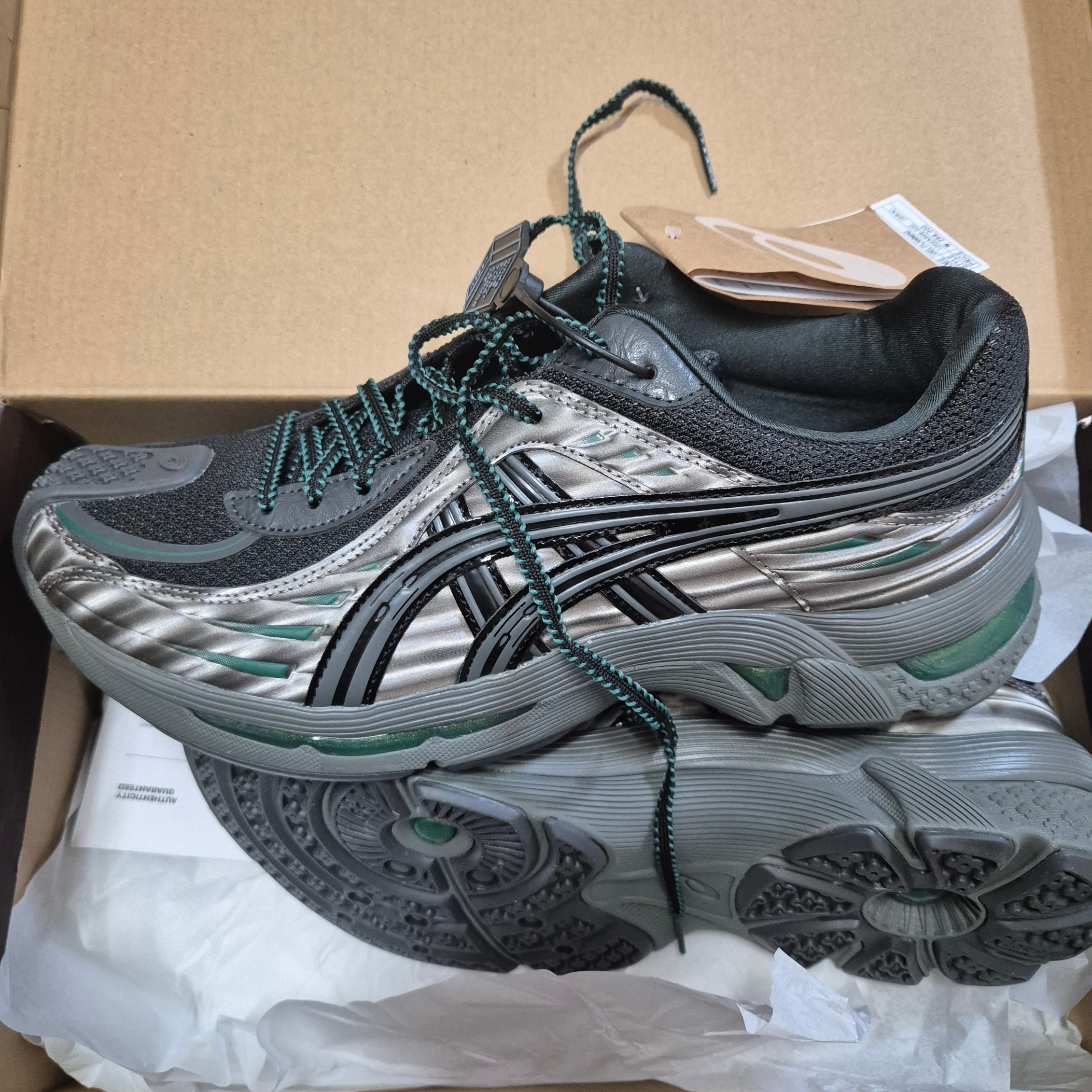 (W) Asics x Kiko Kostadinov Gel-Flammae Grey Black 착용 스타일 - 1