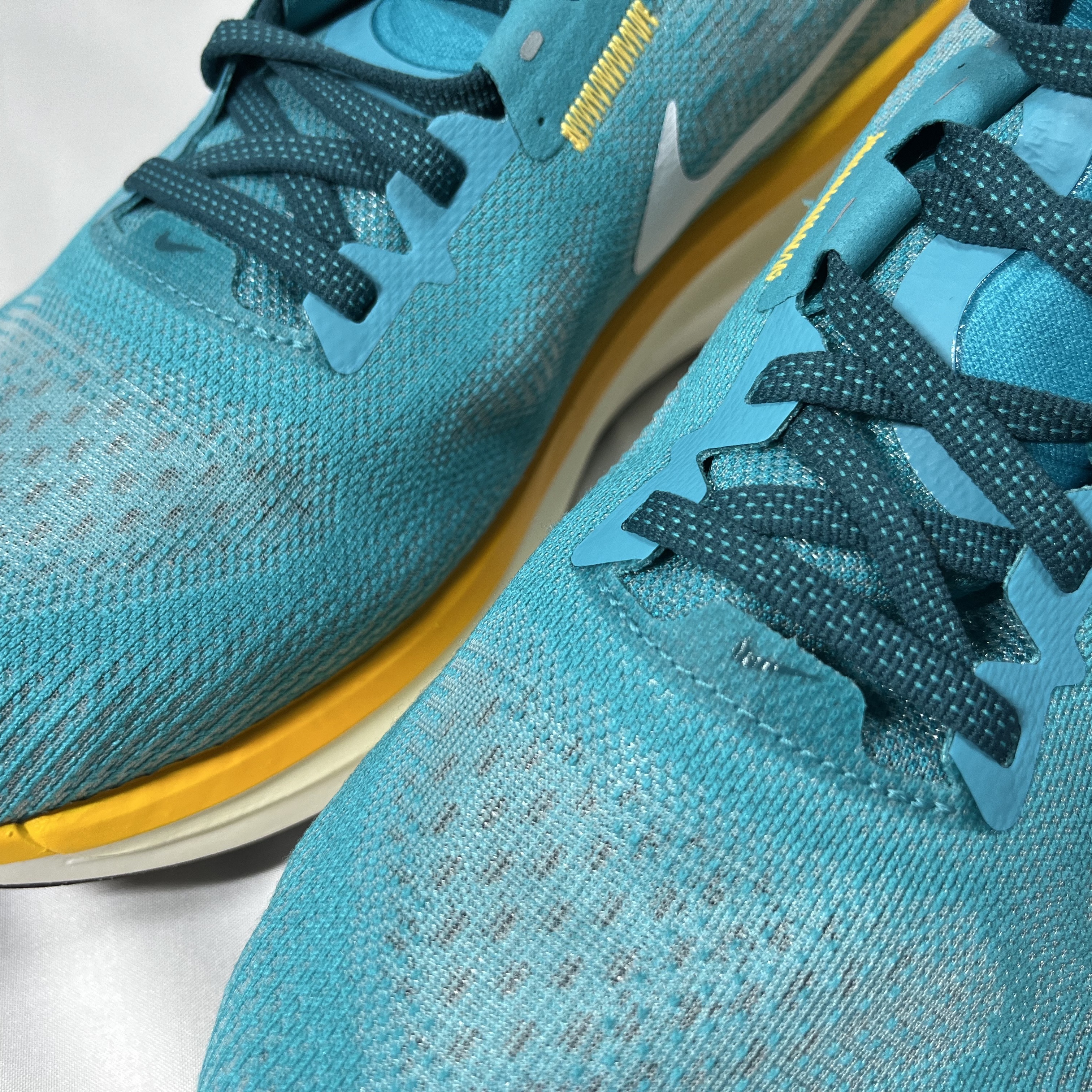 Nike Vomero 17 PRM Road Running Teal Nebula Laser Orange 착용 스타일 - 4