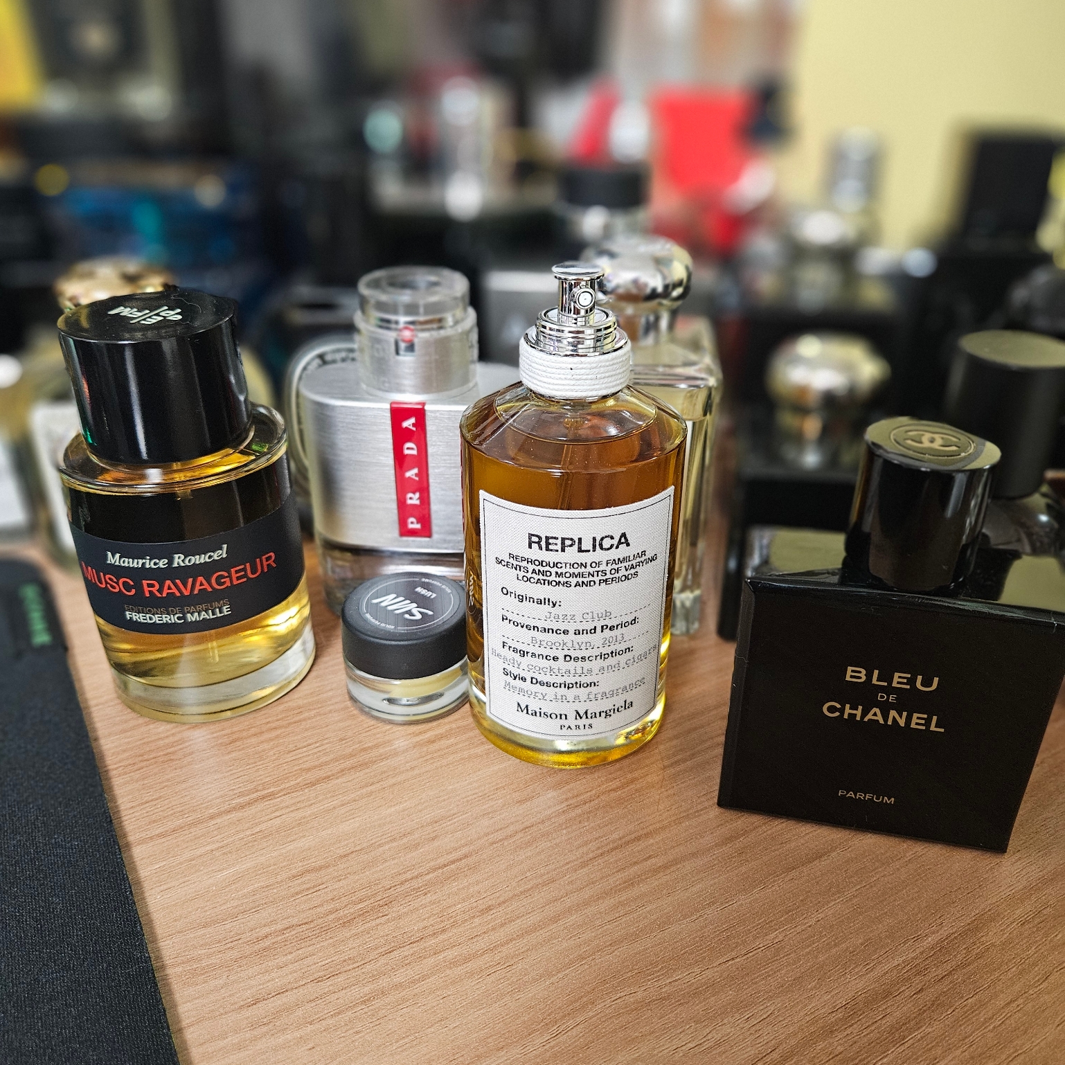 Maison Margiela Replica Jazz Club Eau De Toilette 100ml, Chanel Bleu De Chanel Parfum 50ml 착용 스타일